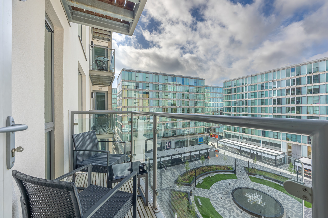 Stunning City Centre Apartment • Balcony • Free Parking • Fast Wifi • Self-Check-In in Dakota House, 50 Mortimer Square Flat 41, Dakota House - Property image 19 - VivreStays