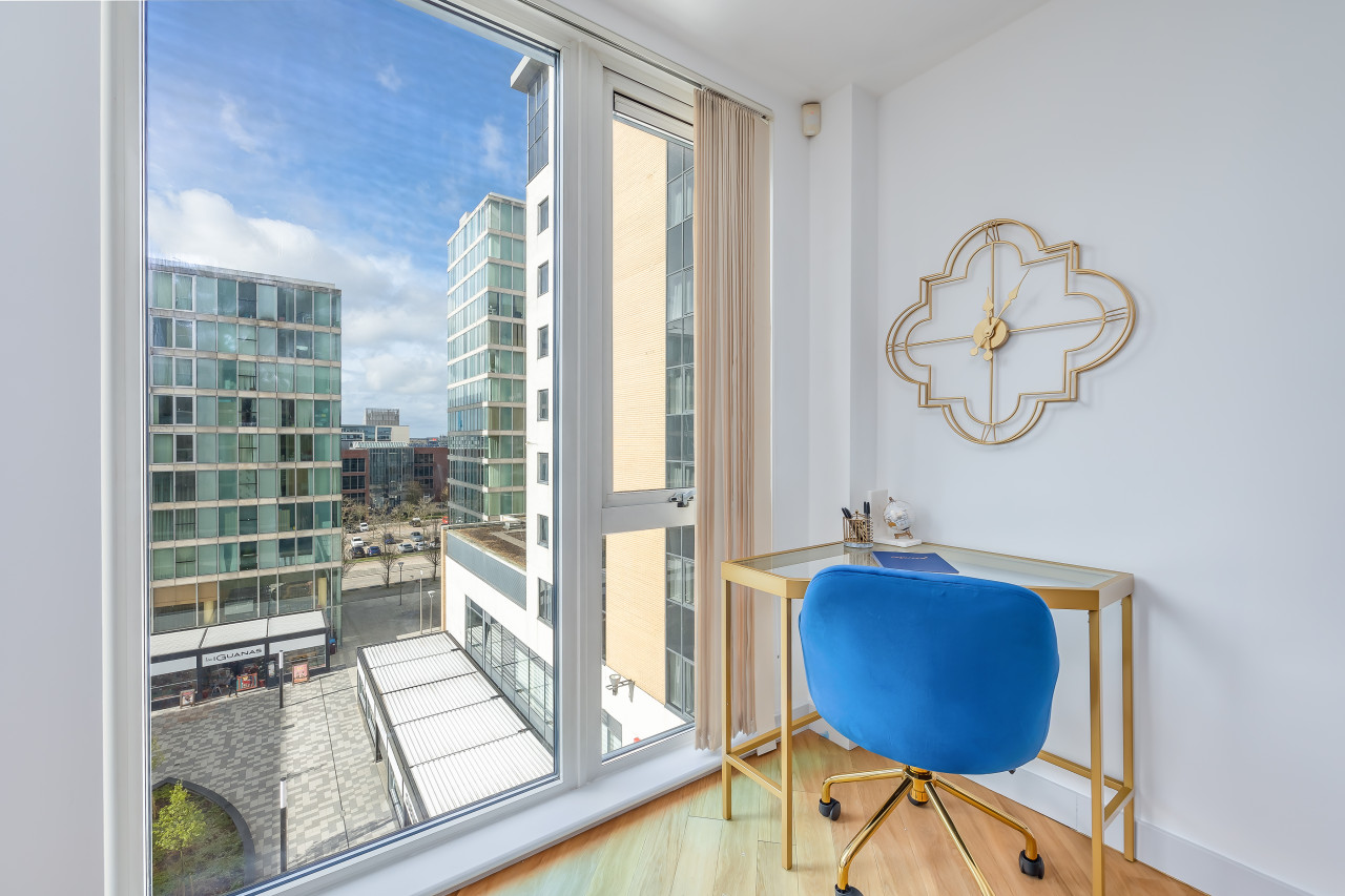 Stunning City Centre Apartment • Balcony • Free Parking • Fast Wifi • Self-Check-In in Dakota House, 50 Mortimer Square Flat 41, Dakota House - Property image 12 - VivreStays