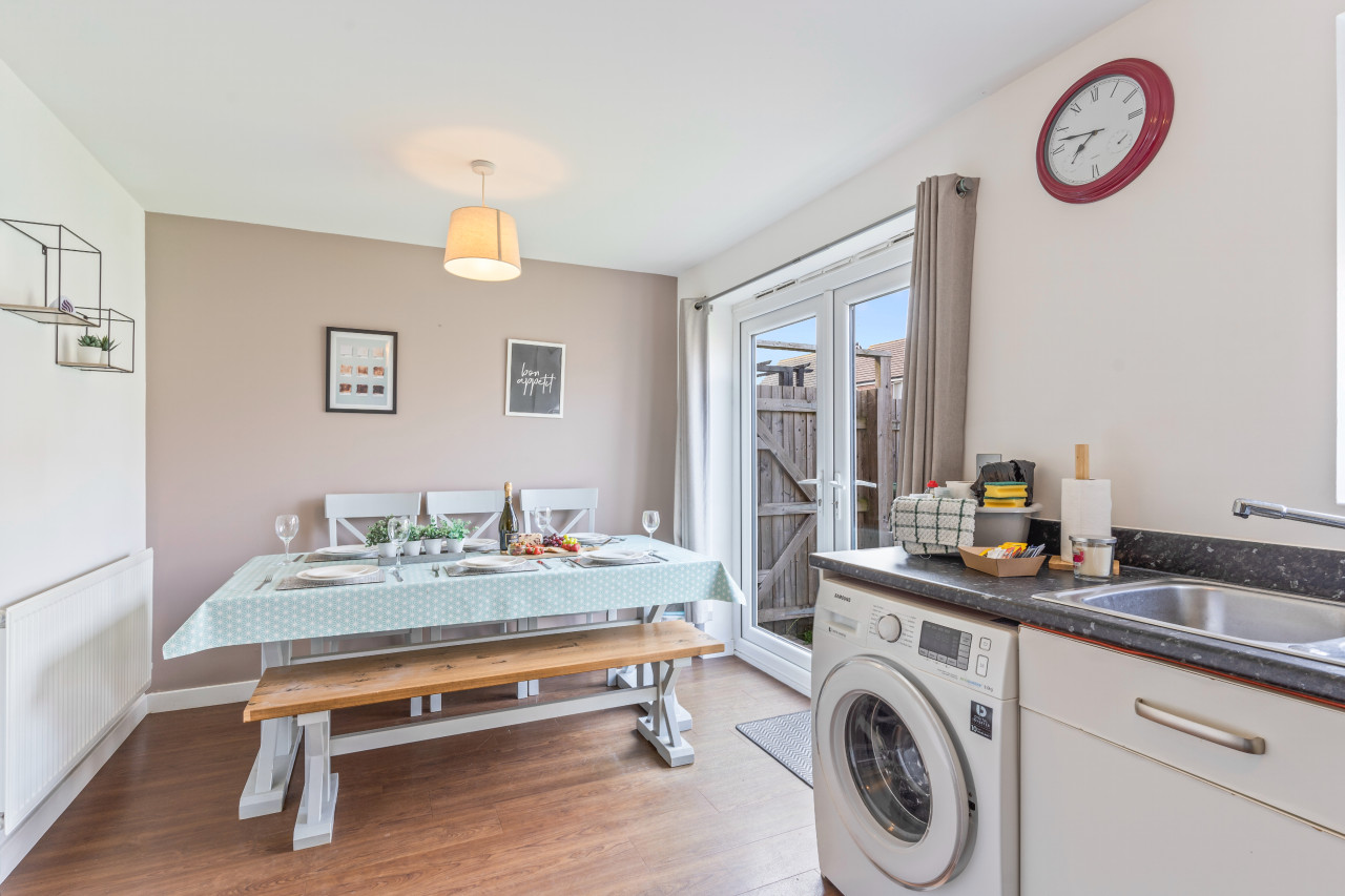 Charming House with Free Parking, Fast WiFi and Smart TV by Yoko Property in 25 Batchelor Close - Property image 21 - VivreStays
