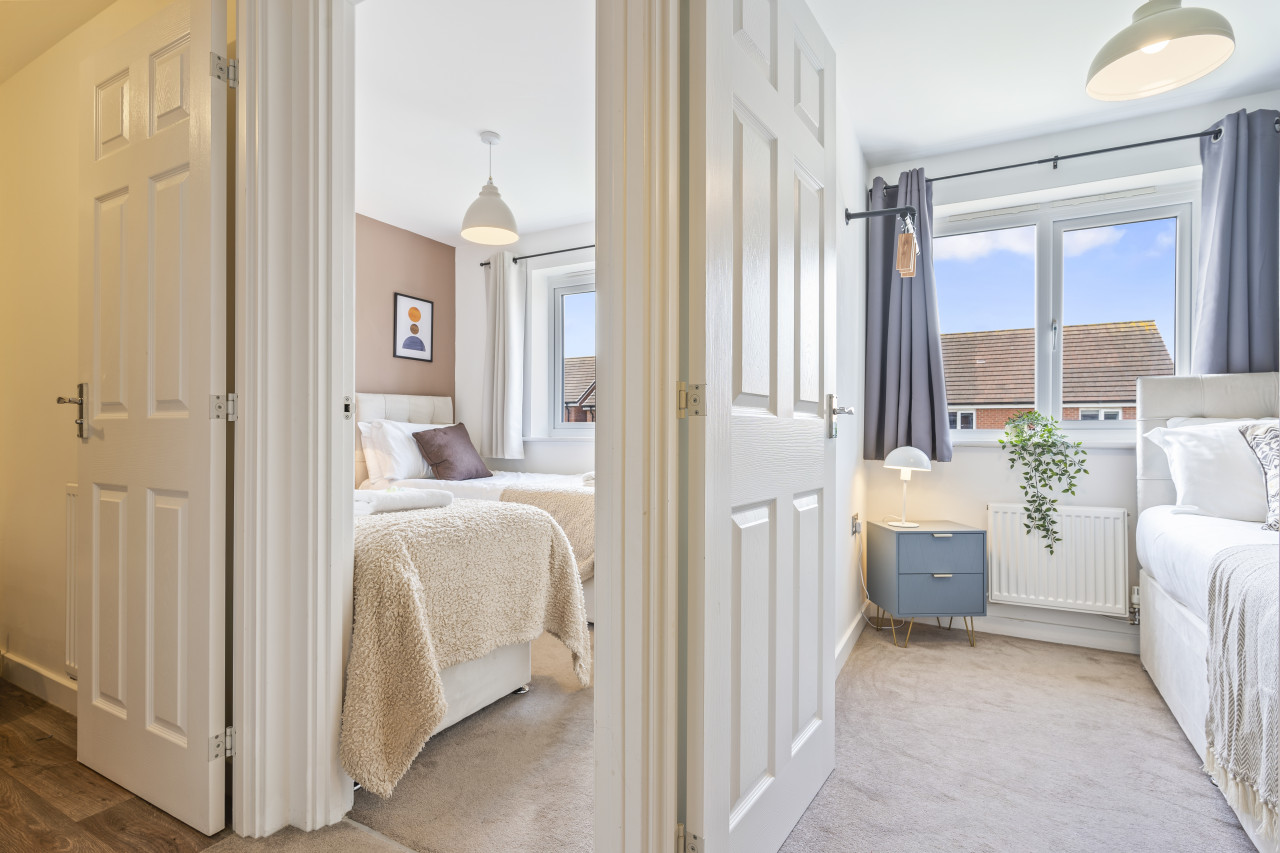 Charming House with Free Parking, Fast WiFi and Smart TV by Yoko Property in 25 Batchelor Close - Property image 10 - VivreStays