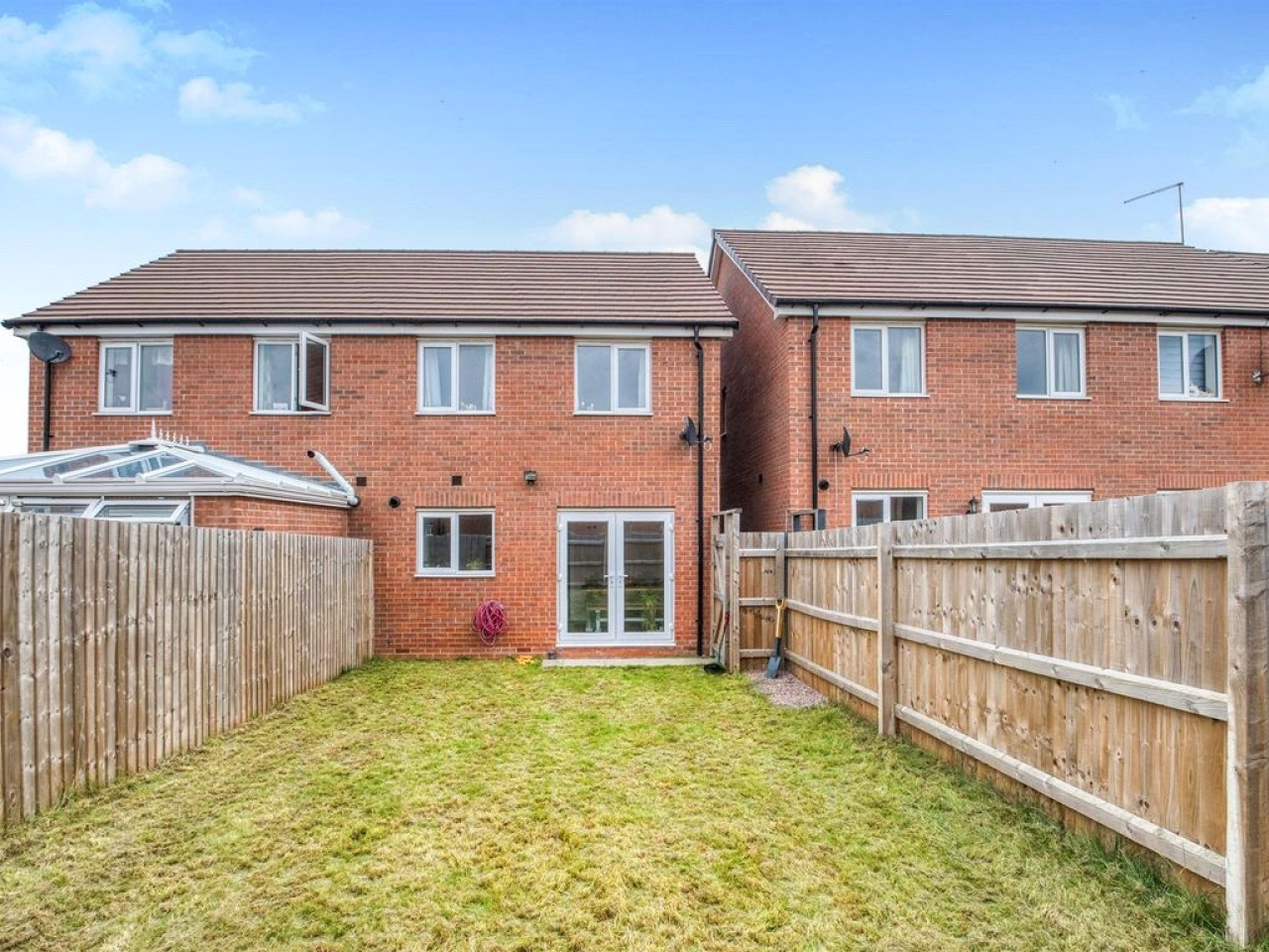 Charming House with Free Parking, Fast WiFi and Smart TV by Yoko Property in 25 Batchelor Close - Property image 25 - VivreStays