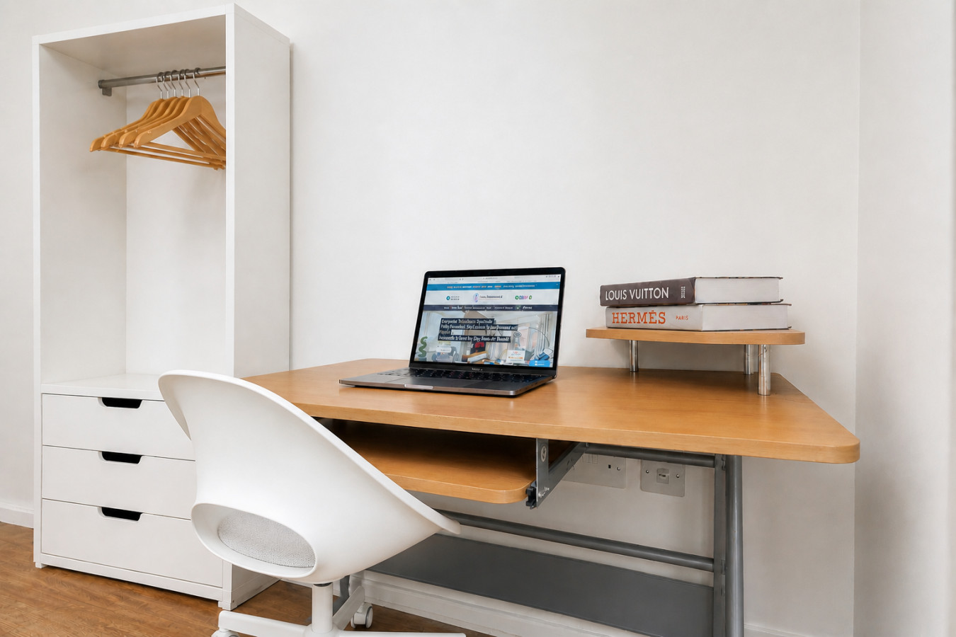 The Hub Apartment • City Centre • Free Parking • Fast WiFi • Self-Check-In in Witan Gate 3 Chelsea House - Property image 12 - VivreStays
