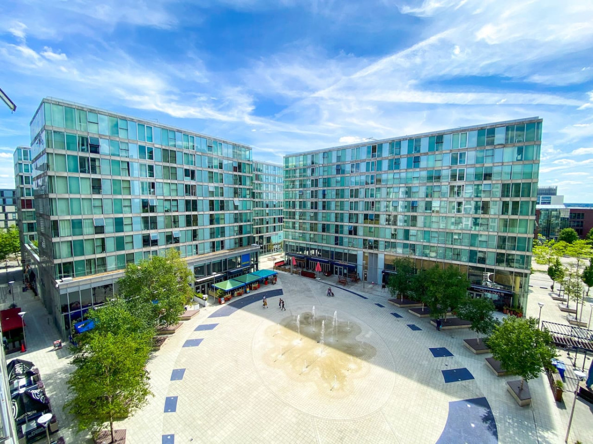 The Hub Apartment • City Centre • Free Parking • Fast WiFi • Self-Check-In in Witan Gate 3 Chelsea House - Property image 21 - VivreStays