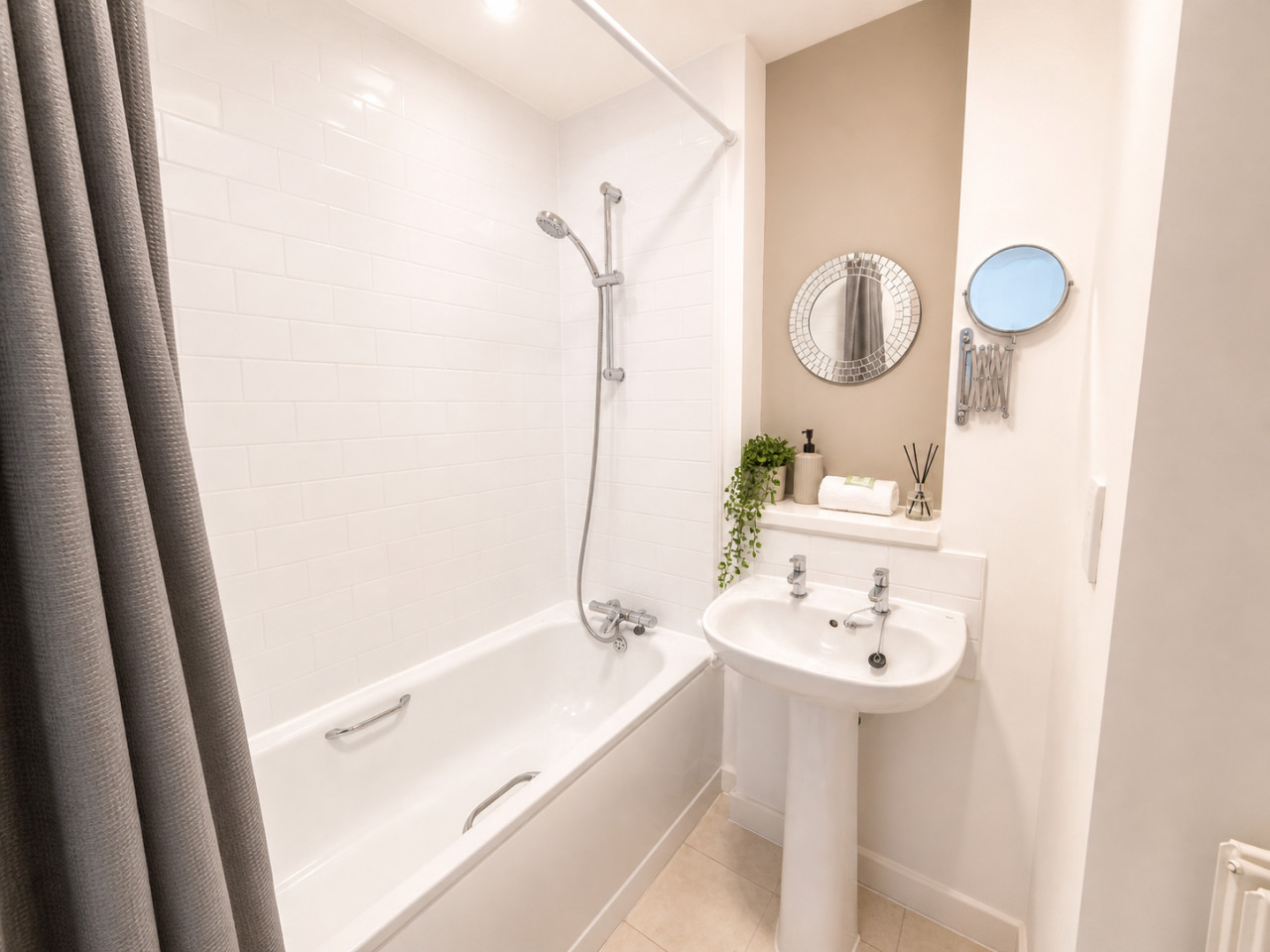 The Hub Apartment • City Centre • Free Parking • Fast WiFi • Self-Check-In in Witan Gate 3 Chelsea House - Property image 13 - VivreStays