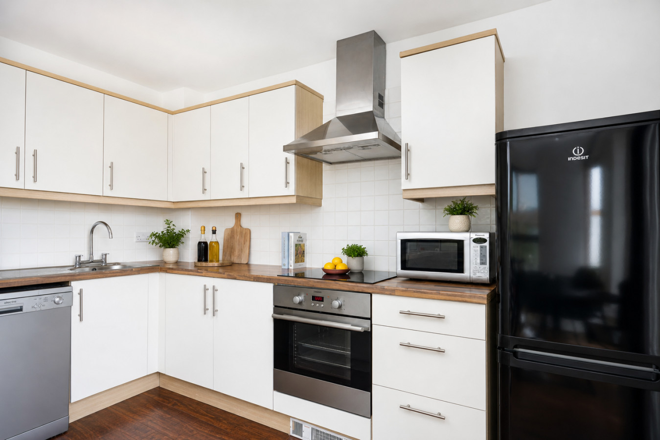 The Hub Apartment • City Centre • Free Parking • Fast WiFi • Self-Check-In in Witan Gate 3 Chelsea House - Property image 5 - VivreStays