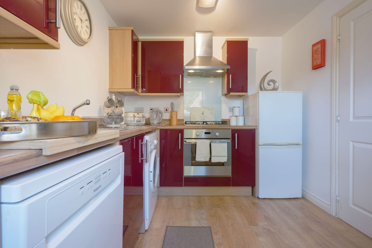 Broughton House • Excellent Location • Driveway Parking • Garden • Smart TVs in Warwick Avenue - Property image 19 - VivreStays
