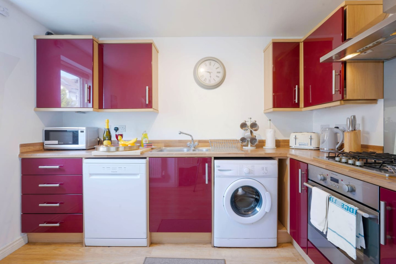 Broughton House • Excellent Location • Driveway Parking • Garden • Smart TVs in Warwick Avenue - Property image 18 - VivreStays