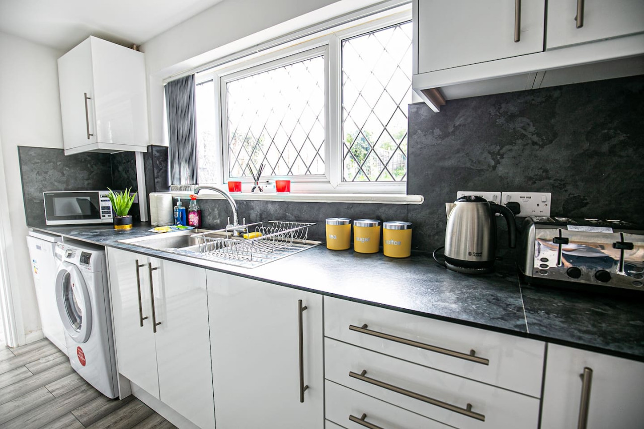 Cosy House • Central Location • Free Parking • Fast WiFi • Garden • Self-Check-In in 60 Buckley Road House - Property image 17 - VivreStays
