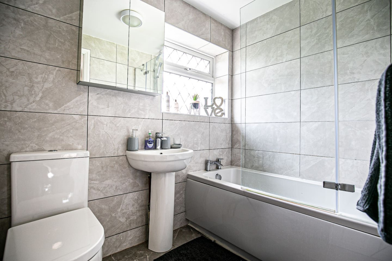Cosy House • Central Location • Free Parking • Fast WiFi • Garden • Self-Check-In in 60 Buckley Road House - Property image 6 - VivreStays
