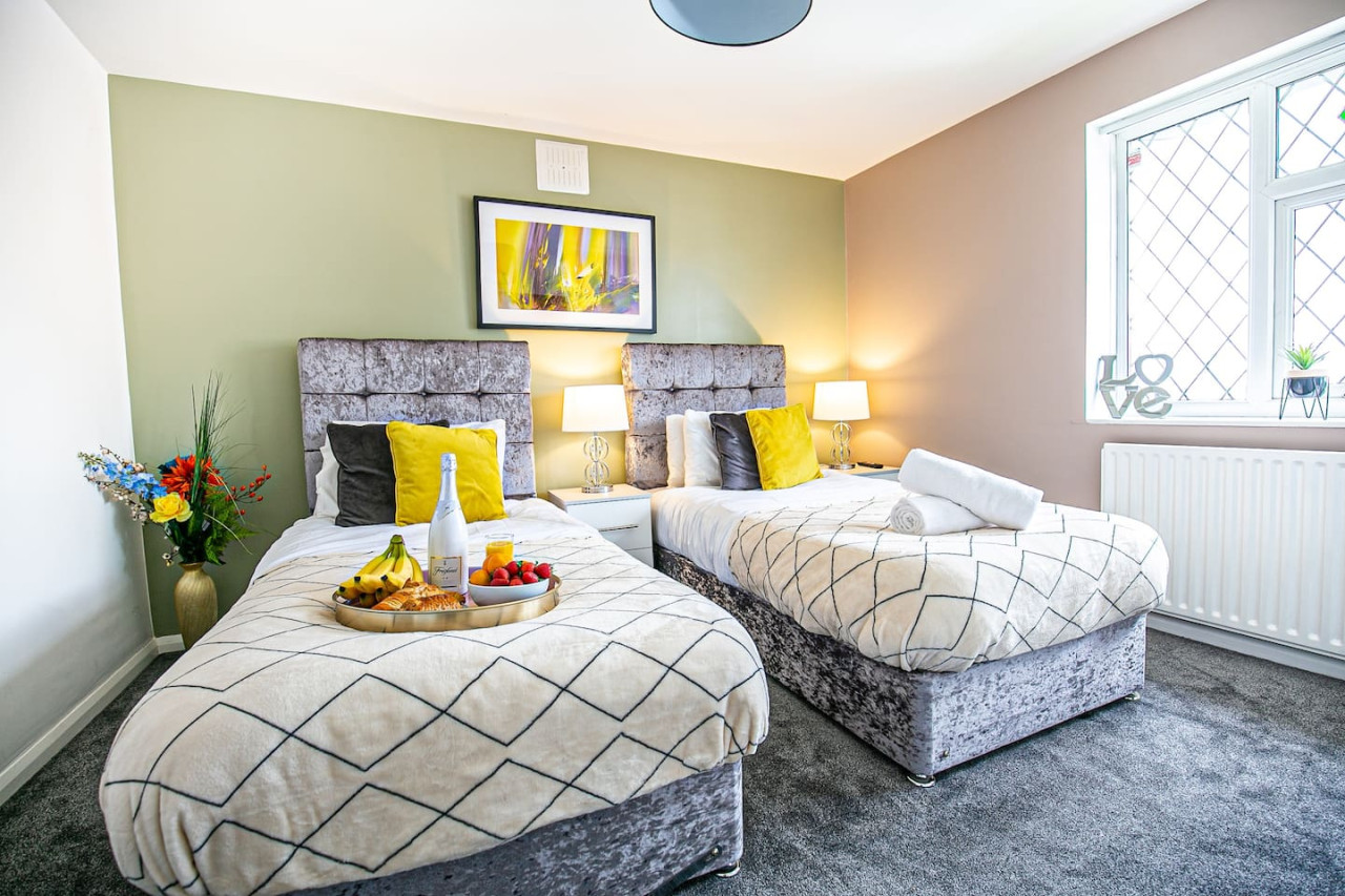 Cosy House • Central Location • Free Parking • Fast WiFi • Garden • Self-Check-In in 60 Buckley Road House - Property image 2 - VivreStays