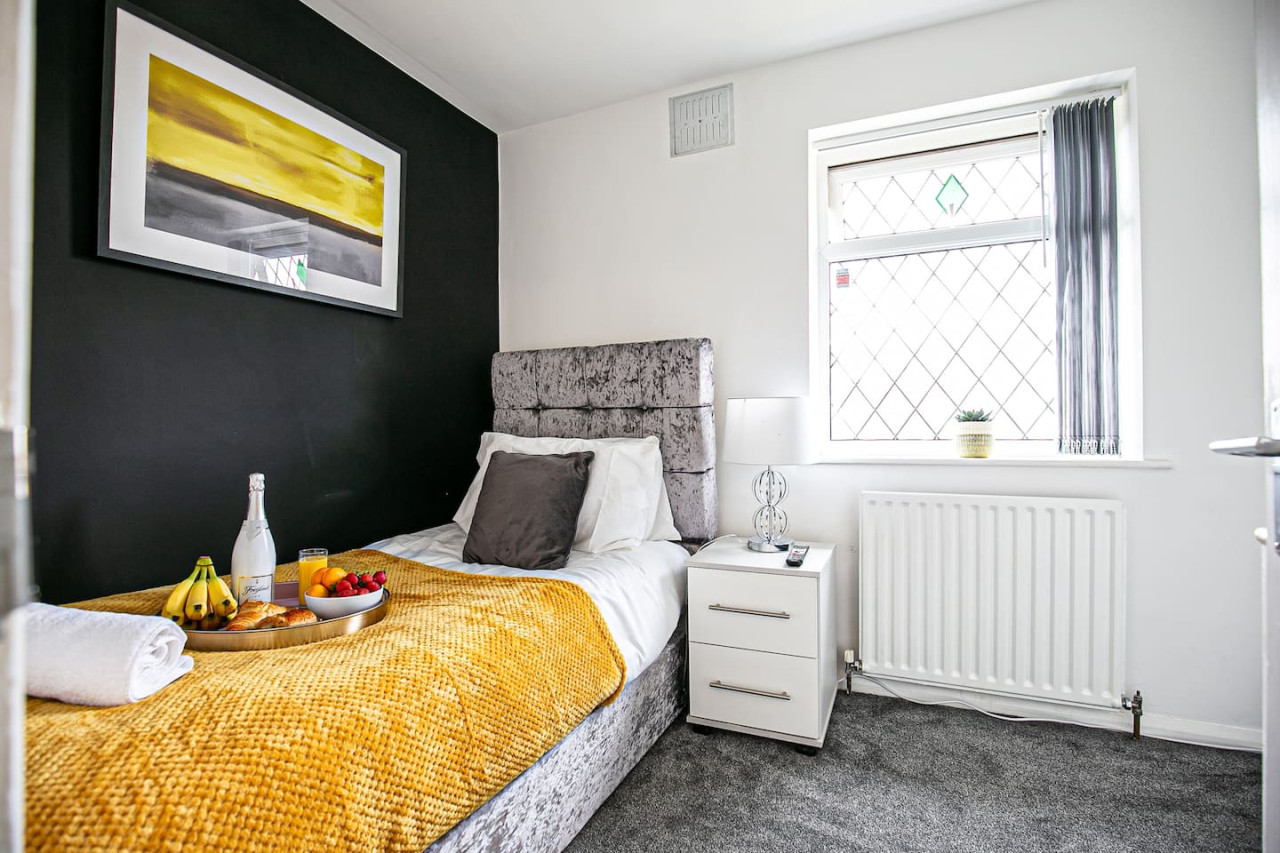 Cosy House • Central Location • Free Parking • Fast WiFi • Garden • Self-Check-In in 60 Buckley Road House - Property image 11 - VivreStays
