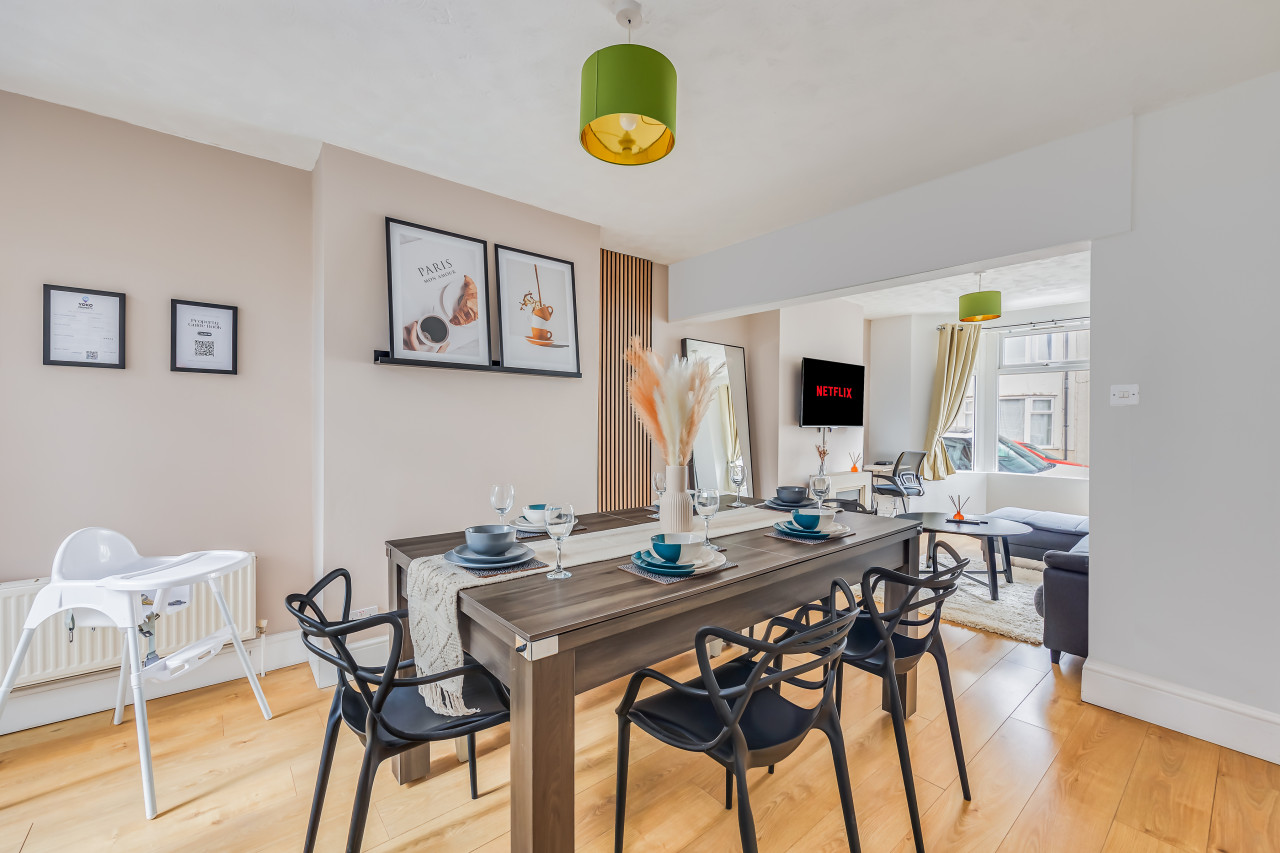 Elegant House • City Centre • Pool Table • Free Parking • Fast WiFi • Smart TVs • Self-Check-In in 145 Lutterworth Road - Property image 17 - VivreStays