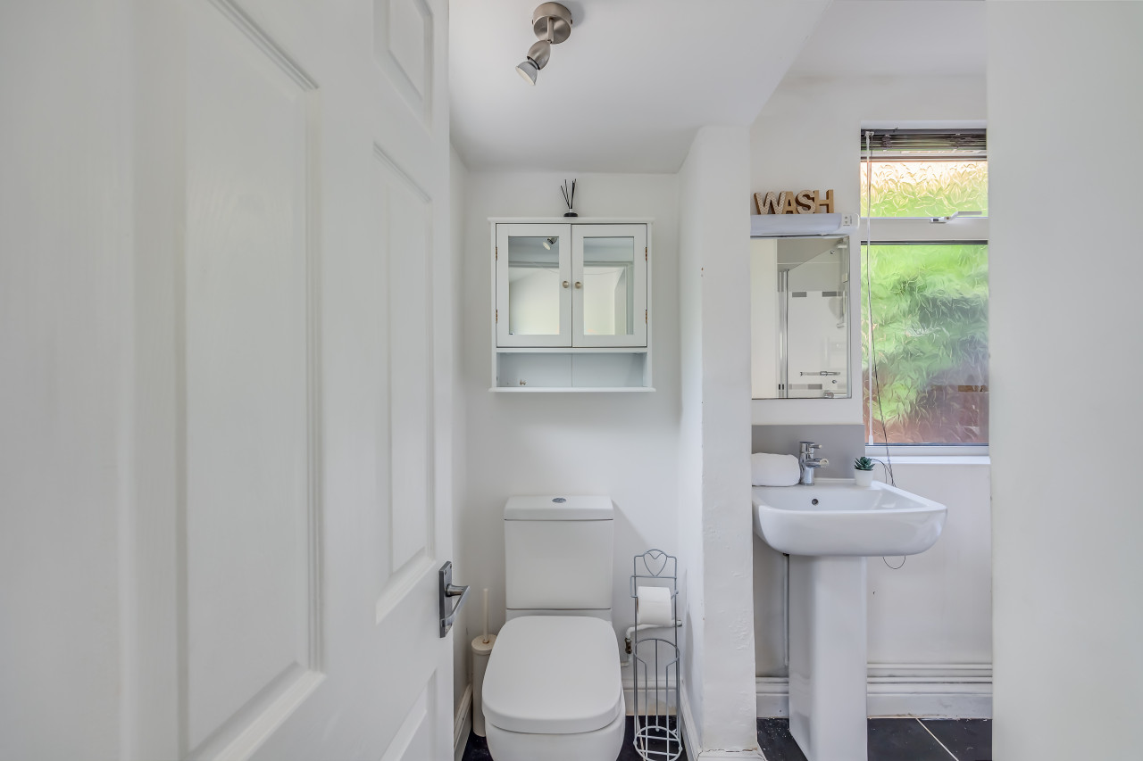 Elegant House • City Centre • Pool Table • Free Parking • Fast WiFi • Smart TVs • Self-Check-In in 145 Lutterworth Road - Property image 10 - VivreStays