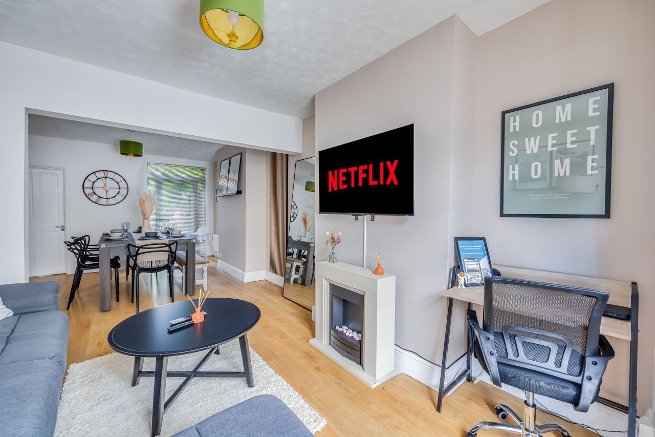 Elegant House • City Centre • Pool Table • Free Parking • Fast WiFi • Smart TVs • Self-Check-In in 145 Lutterworth Road - Property image 16 - VivreStays