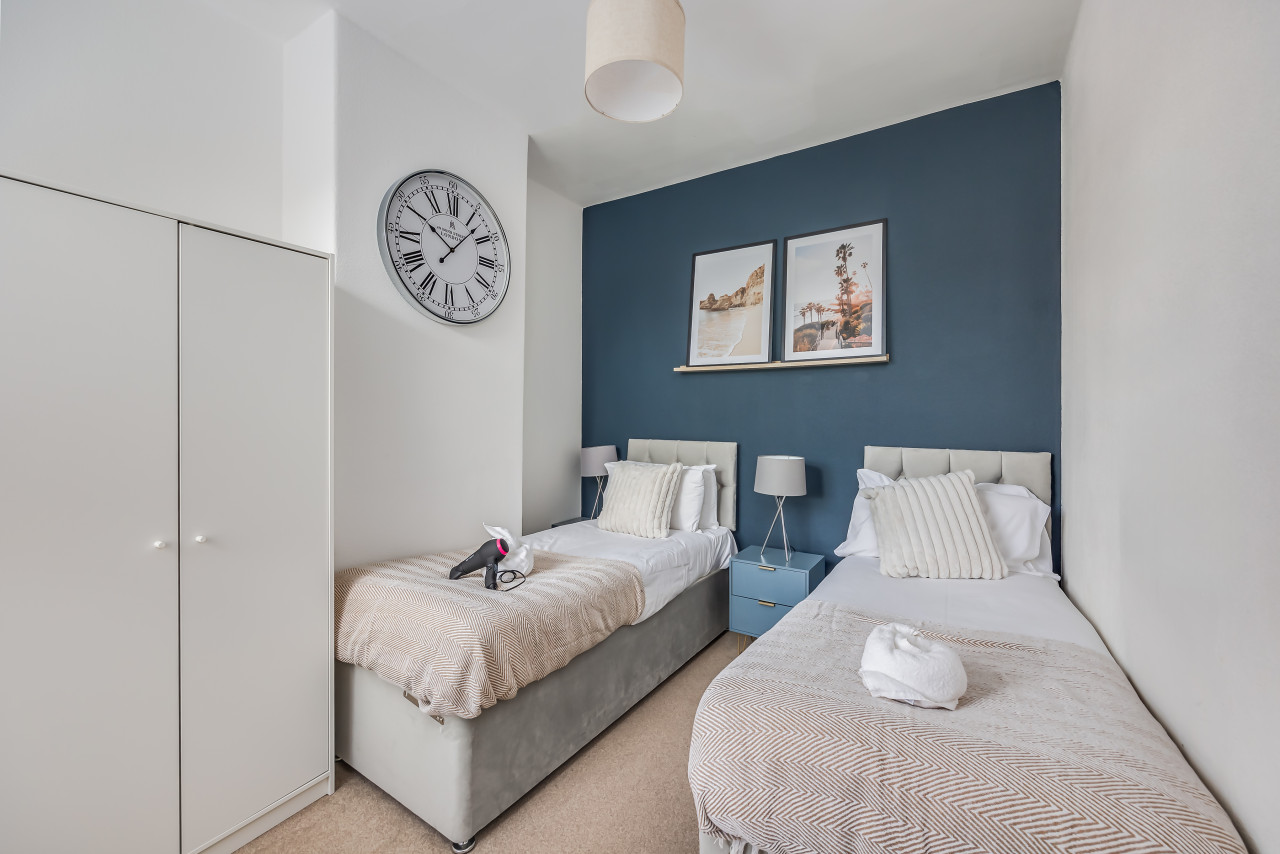 Elegant House • City Centre • Pool Table • Free Parking • Fast WiFi • Smart TVs • Self-Check-In in 145 Lutterworth Road - Property image 7 - VivreStays
