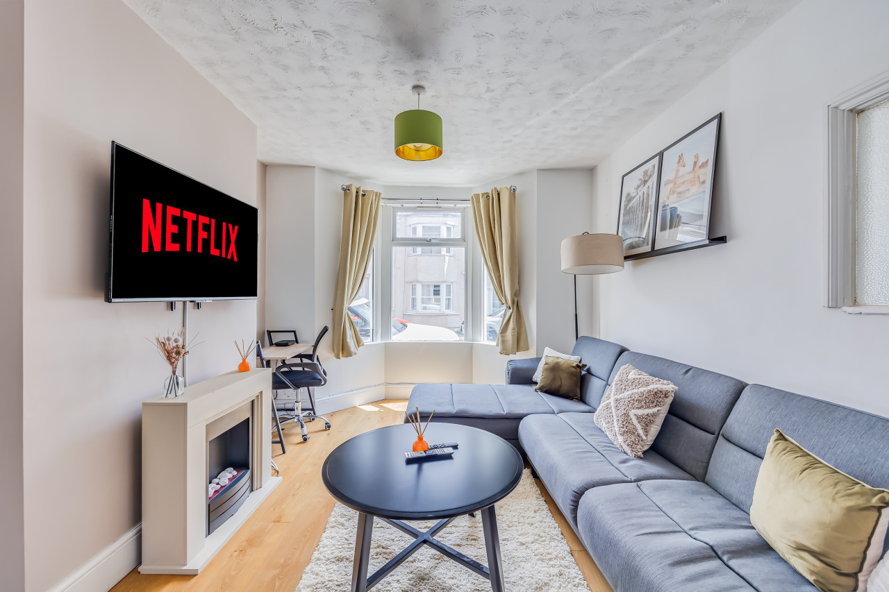 Elegant House • City Centre • Pool Table • Free Parking • Fast WiFi • Smart TVs • Self-Check-In in 145 Lutterworth Road - Property image 15 - VivreStays