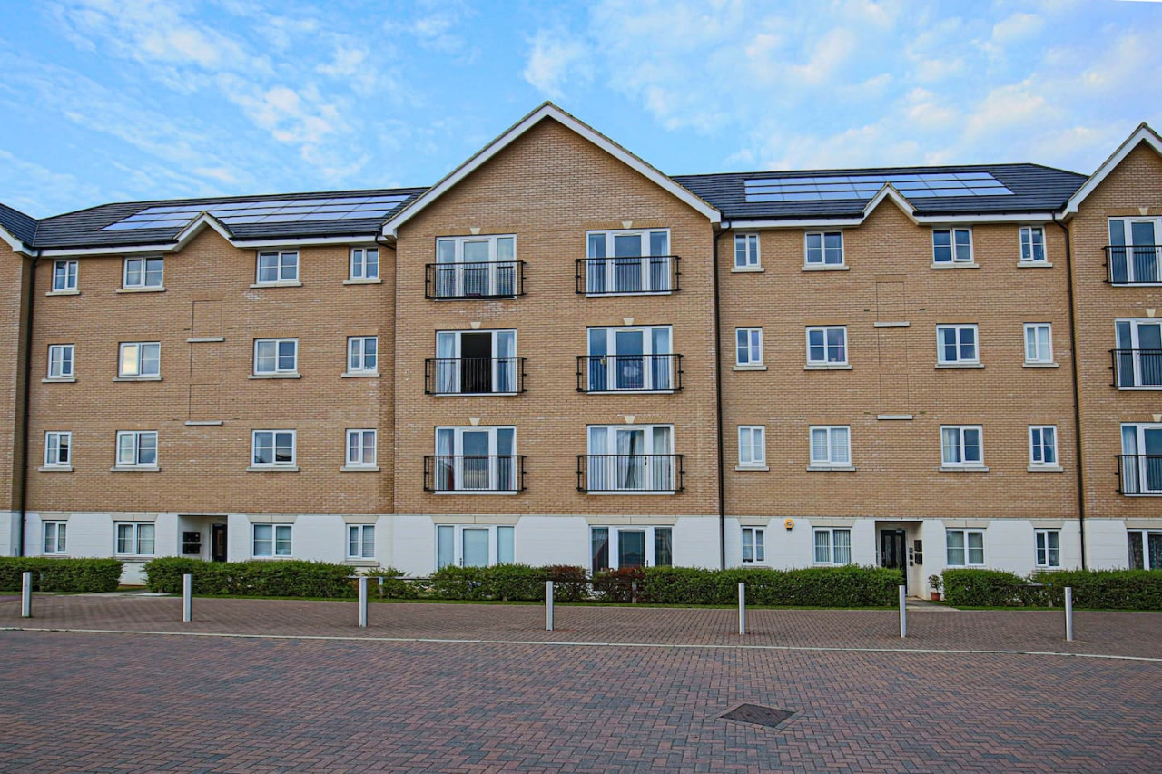 Luxury Apartment with Balcony, Parking & Fast Wifi in 92 Rowditch Furlong Flat 5 - Property image 27 - VivreStays