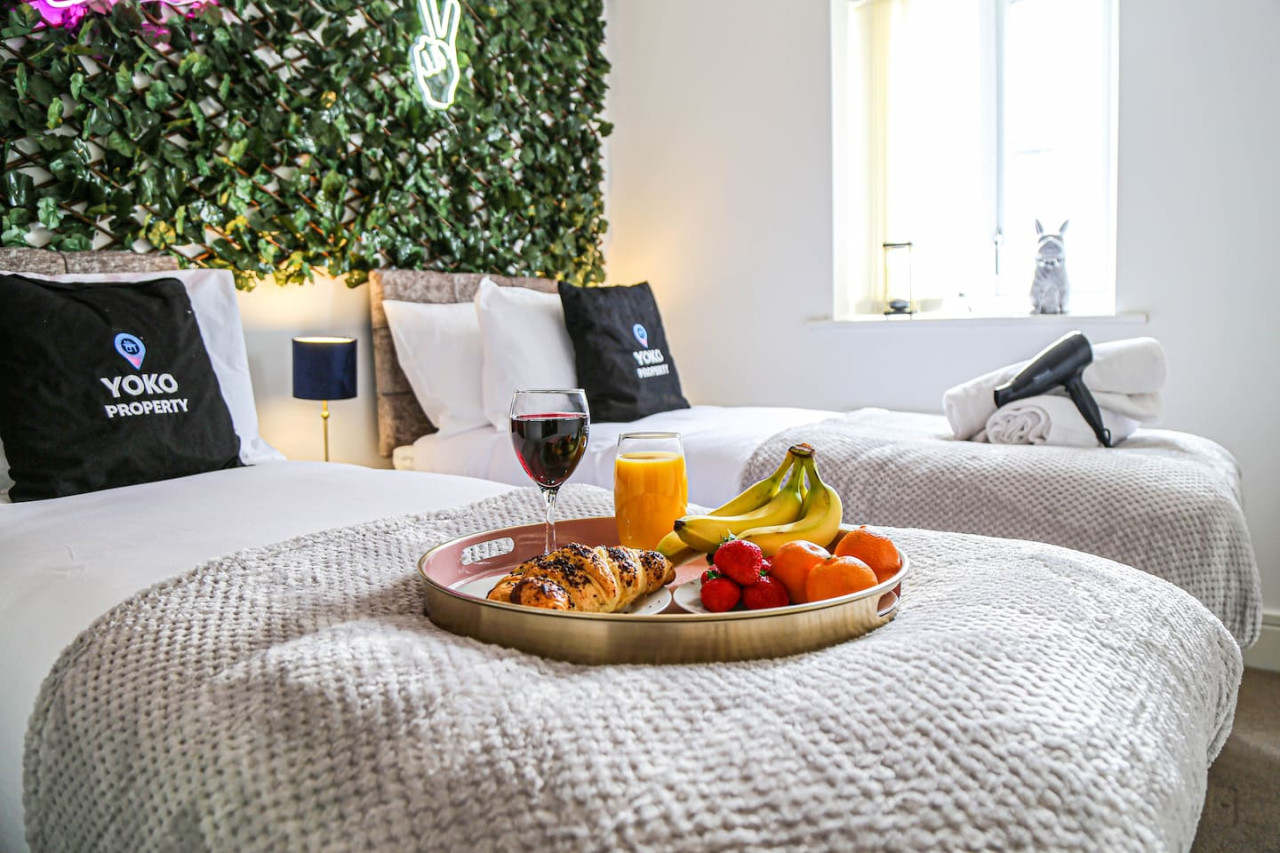 Luxury Apartment with Balcony, Parking & Fast Wifi in 92 Rowditch Furlong Flat 5 - Property image 18 - VivreStays