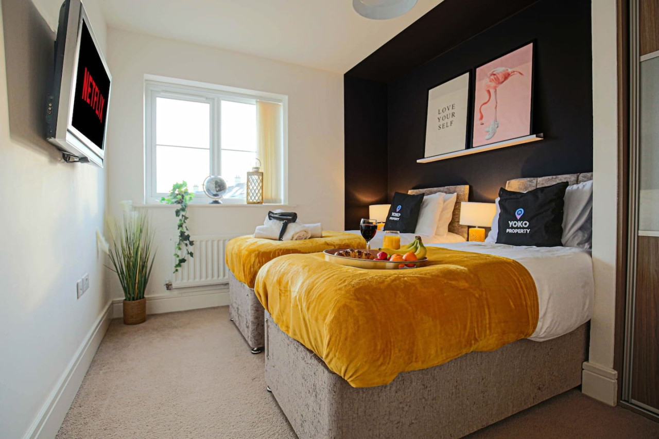 Luxury Apartment with Balcony, Parking & Fast Wifi in 92 Rowditch Furlong Flat 5 - Property image 11 - VivreStays