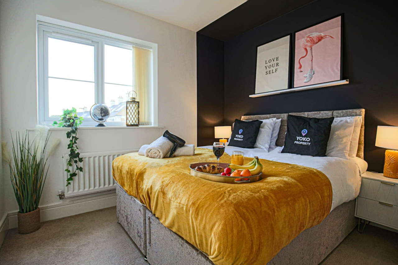 Luxury Apartment with Balcony, Parking & Fast Wifi in 92 Rowditch Furlong Flat 5 - Property image 12 - VivreStays