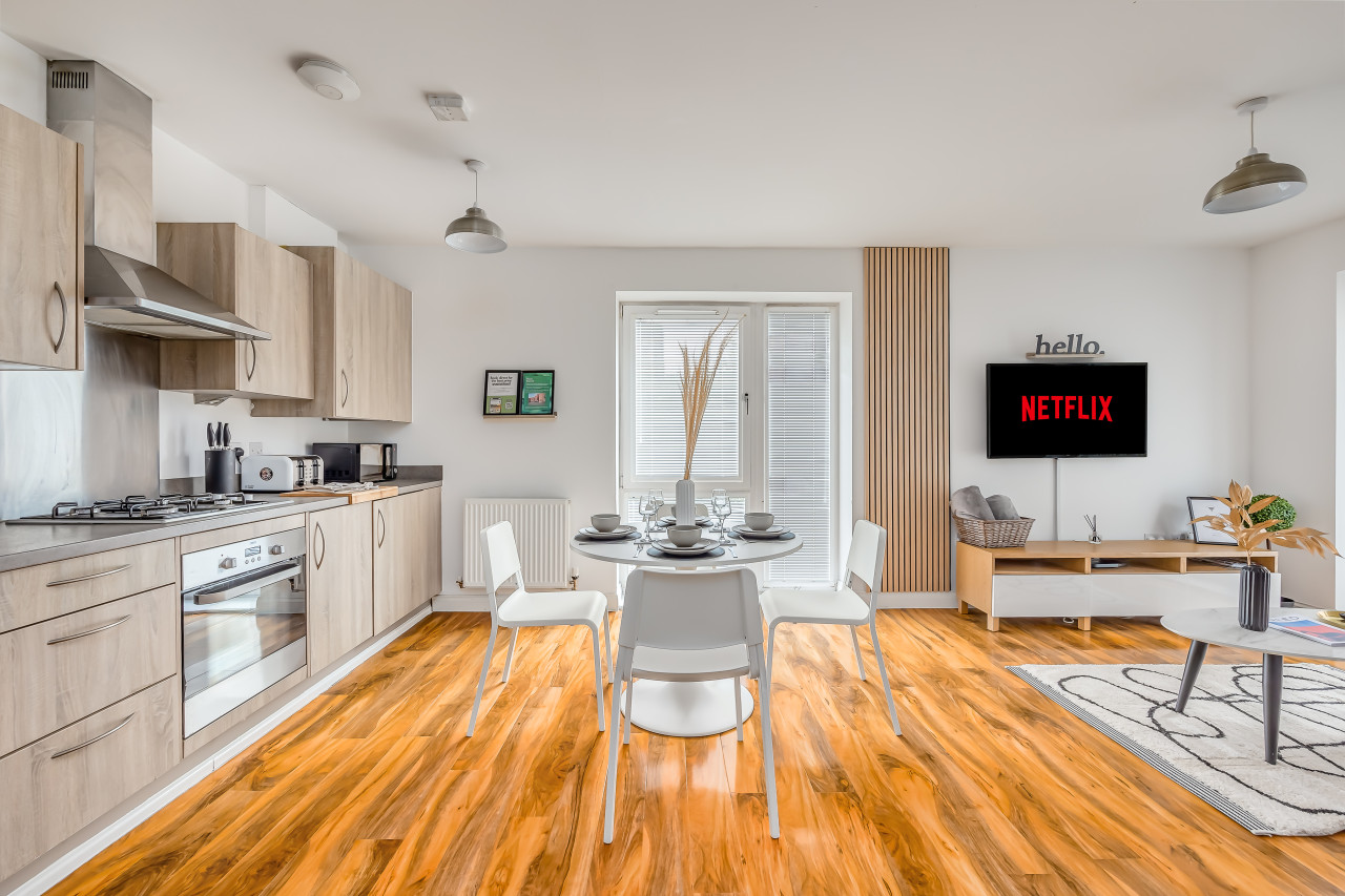 Elegant Apartment @ Campbell Park • City Centre • Balcony • Free Parking • Sky TV • Fast WiFi in 3 Columbia Place Flat 1 Nassau Court - Property image 13 - VivreStays