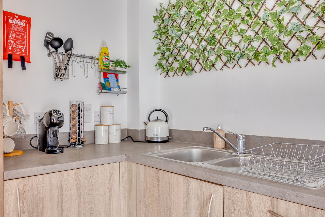 Elegant Apartment @ Campbell Park • City Centre • Balcony • Free Parking • Sky TV • Fast WiFi in 3 Columbia Place Flat 1 Nassau Court - Property image 15 - VivreStays