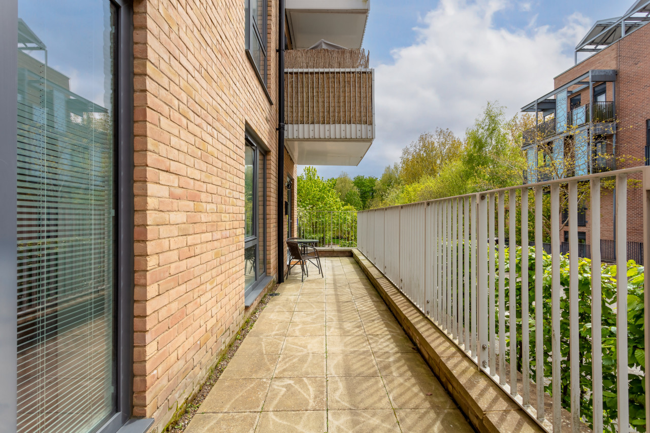 Elegant Apartment @ Campbell Park • City Centre • Balcony • Free Parking • Sky TV • Fast WiFi in 3 Columbia Place Flat 1 Nassau Court - Property image 18 - VivreStays