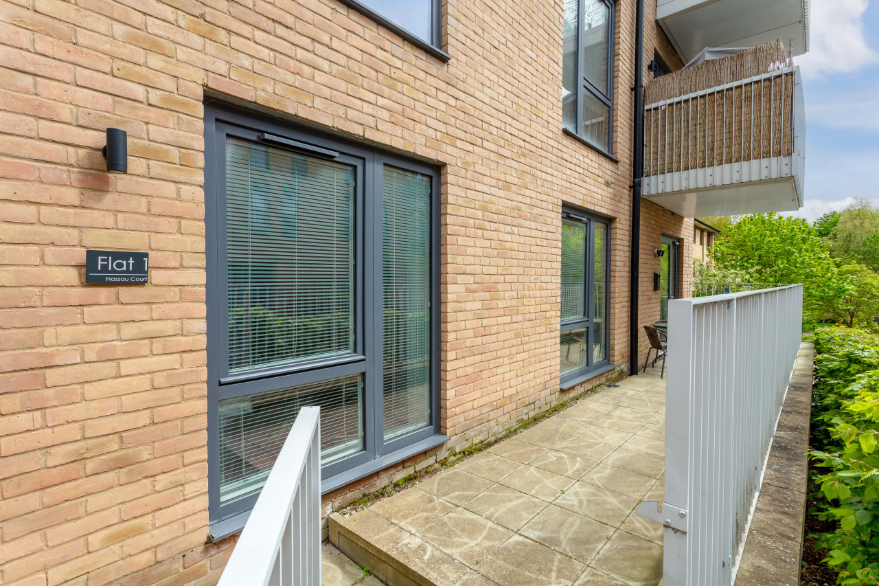 Elegant Apartment @ Campbell Park • City Centre • Balcony • Free Parking • Sky TV • Fast WiFi in 3 Columbia Place Flat 1 Nassau Court - Property image 17 - VivreStays