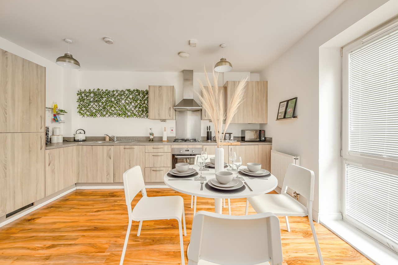 Elegant Apartment @ Campbell Park • City Centre • Balcony • Free Parking • Sky TV • Fast WiFi in 3 Columbia Place Flat 1 Nassau Court - Property image 14 - VivreStays