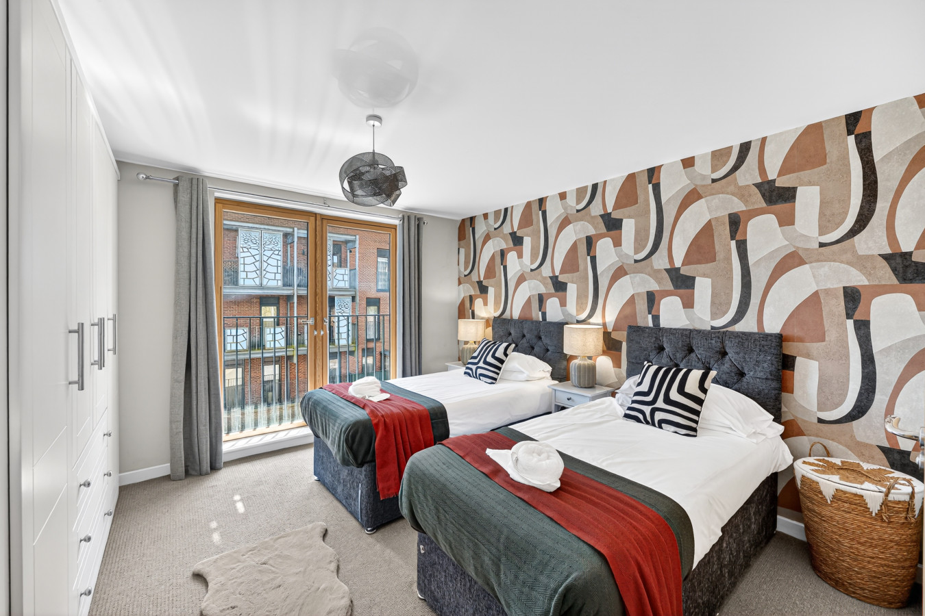 Beautiful Flat • City Centre • Balcony • Secure Parking • Sky TV • Super-Fast WiFi • Yoko Property in 50 Columbia Place - Property image 2 - VivreStays