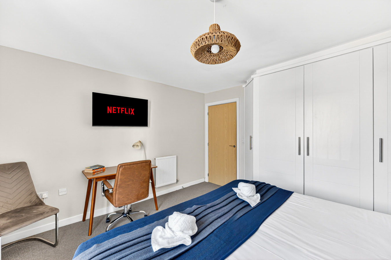 Beautiful Flat • City Centre • Balcony • Secure Parking • Sky TV • Super-Fast WiFi • Yoko Property in 50 Columbia Place - Property image 9 - VivreStays