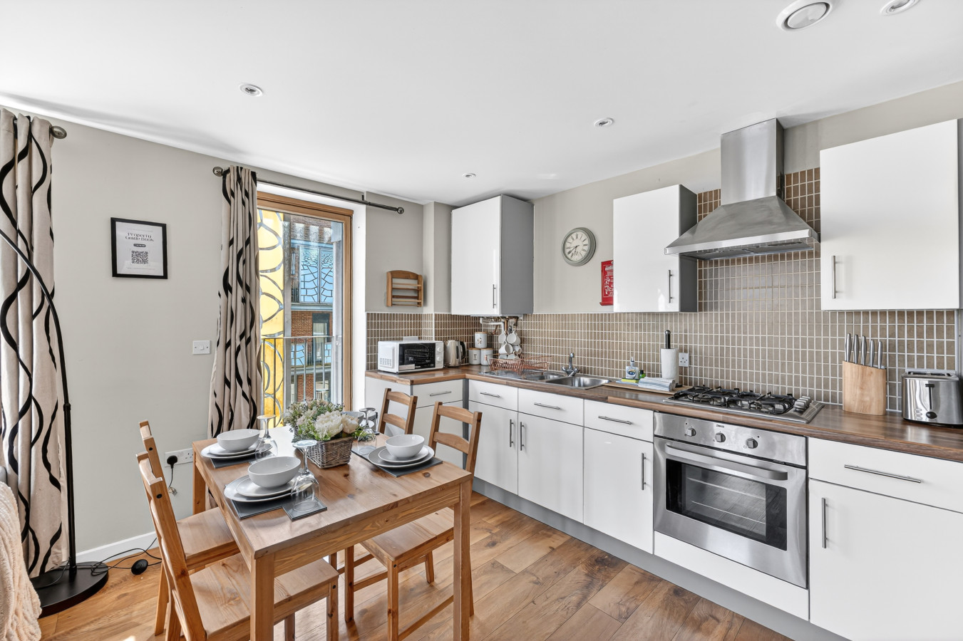 Beautiful Flat • City Centre • Balcony • Secure Parking • Sky TV • Super-Fast WiFi • Yoko Property in 50 Columbia Place - Property image 17 - VivreStays