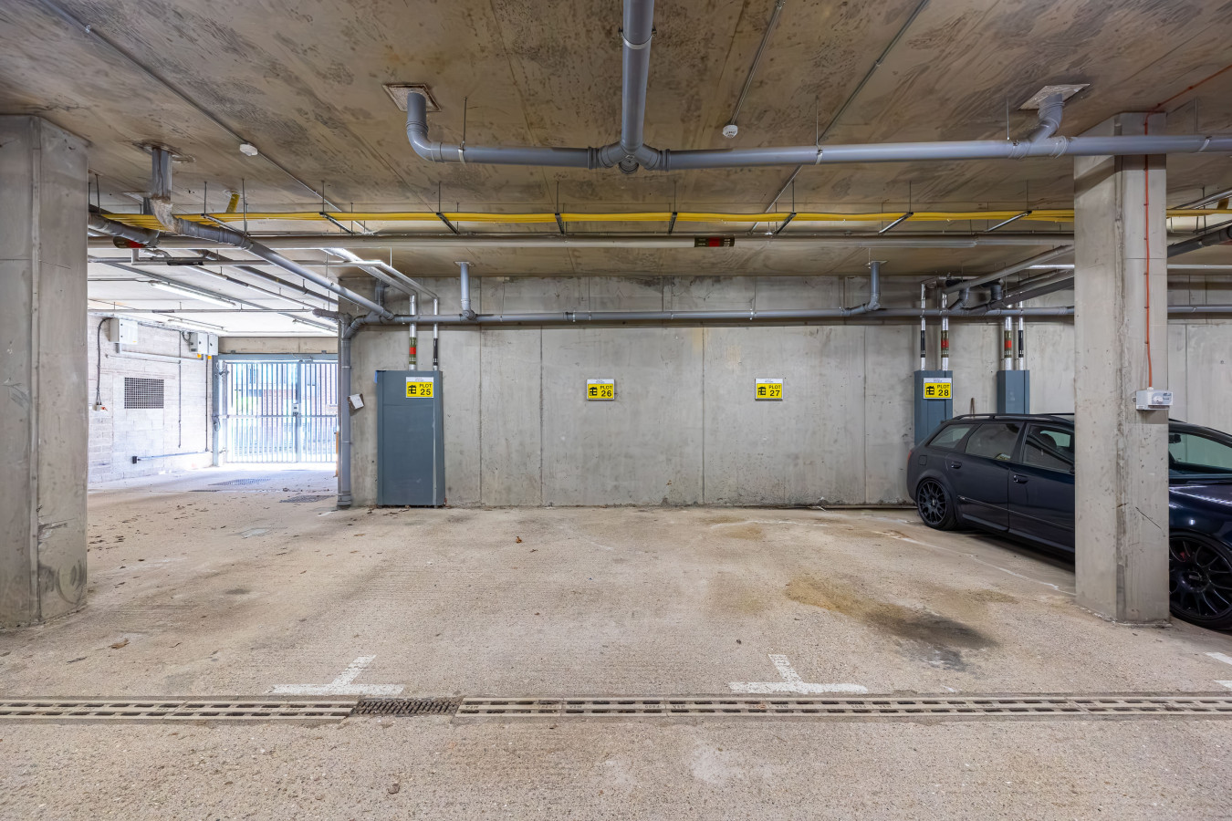 Beautiful Flat • City Centre • Balcony • Secure Parking • Sky TV • Super-Fast WiFi • Yoko Property in 50 Columbia Place - Property image 28 - VivreStays