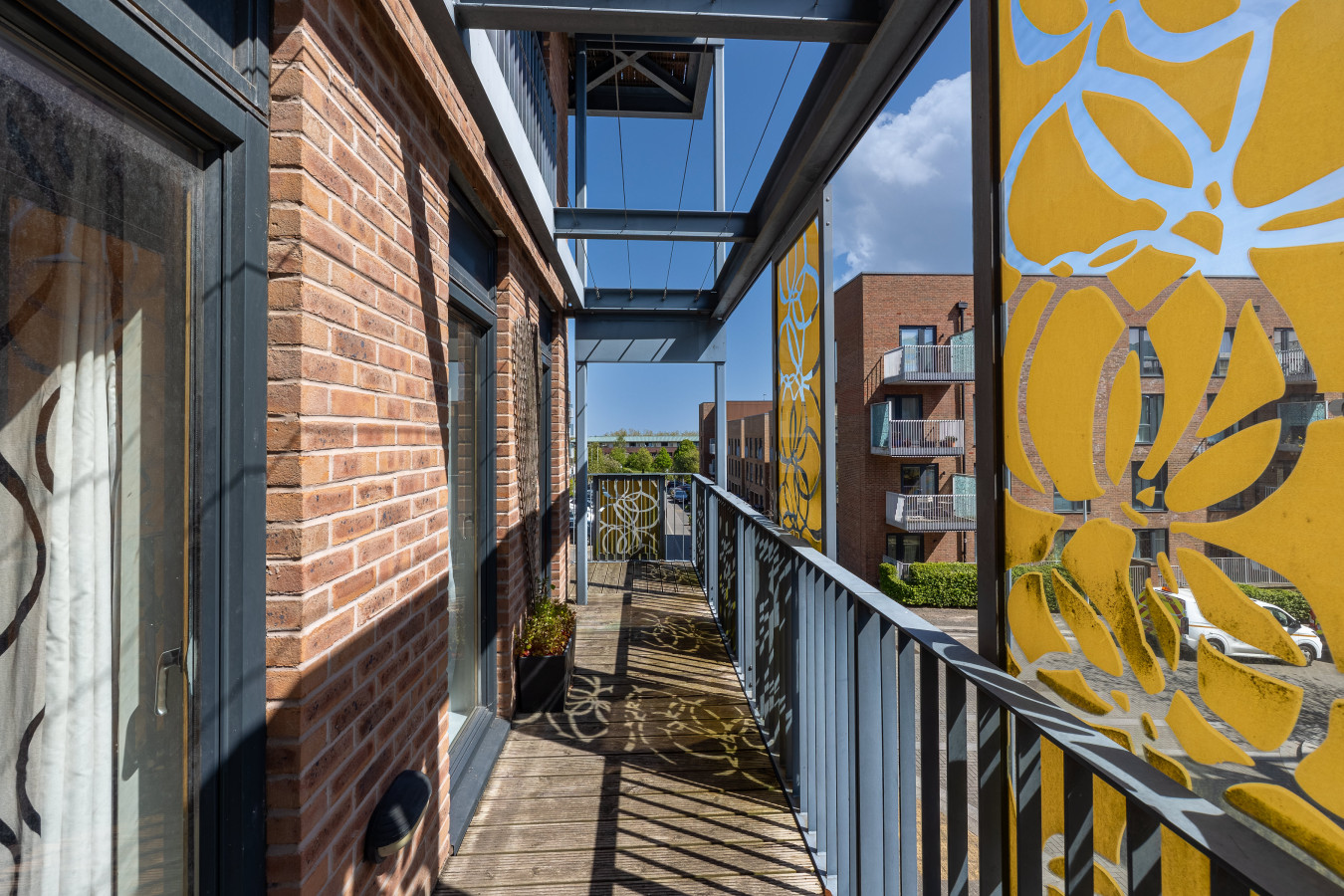 Beautiful Flat • City Centre • Balcony • Secure Parking • Sky TV • Super-Fast WiFi • Yoko Property in 50 Columbia Place - Property image 22 - VivreStays
