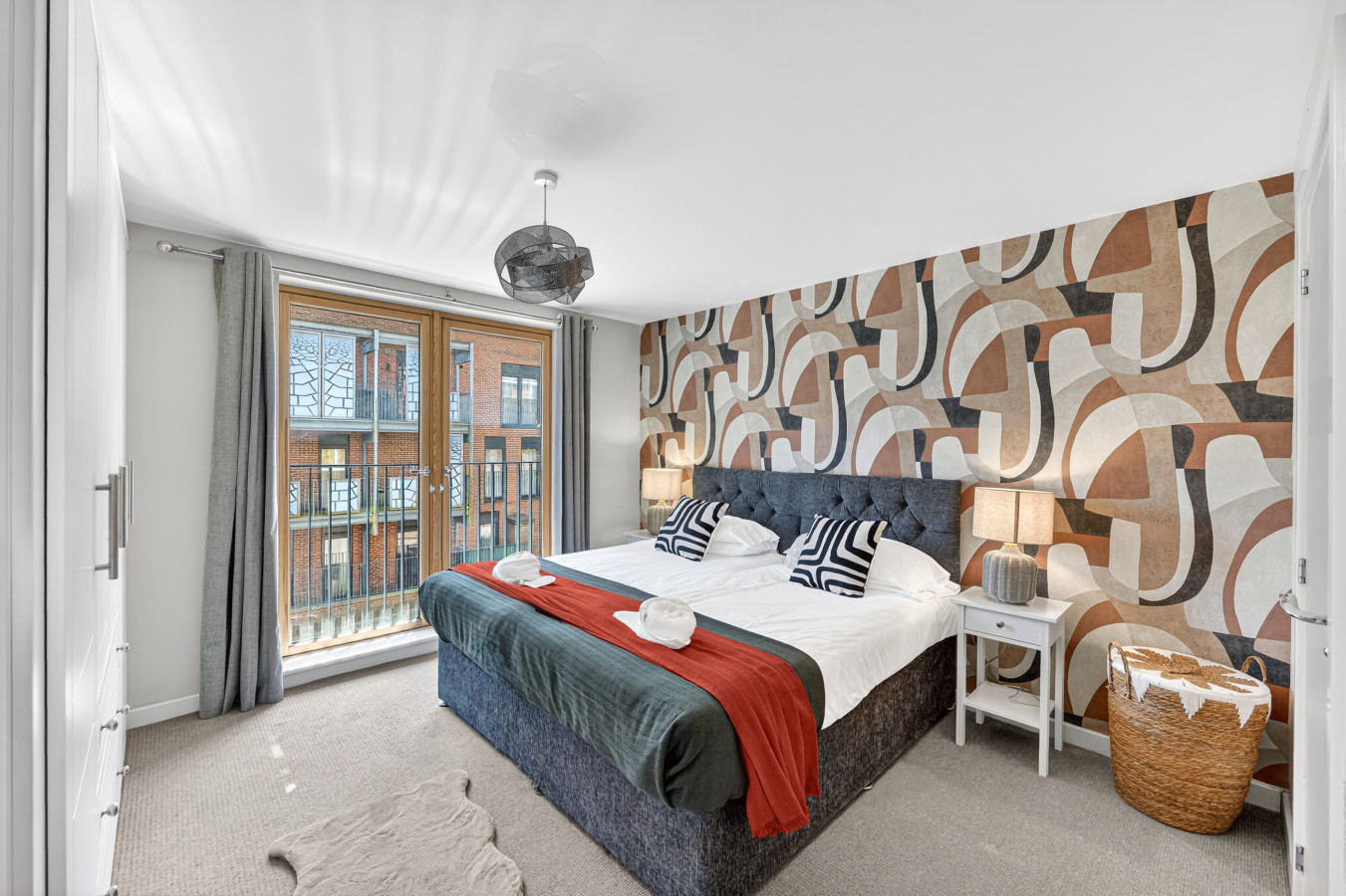 Beautiful Flat • City Centre • Balcony • Secure Parking • Sky TV • Super-Fast WiFi • Yoko Property in 50 Columbia Place - Property image 3 - VivreStays