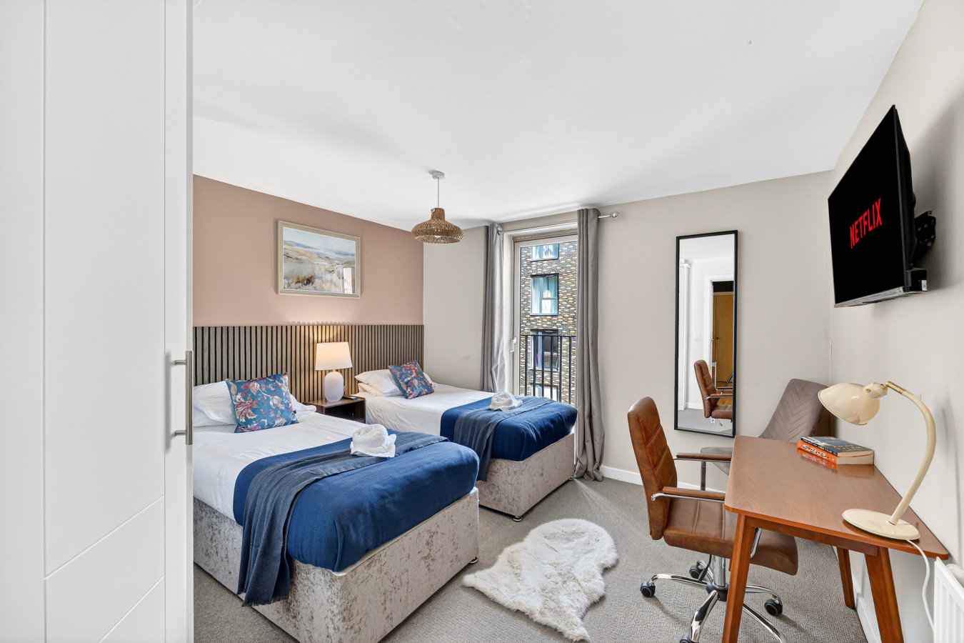Beautiful Flat • City Centre • Balcony • Secure Parking • Sky TV • Super-Fast WiFi • Yoko Property in 50 Columbia Place - Property image 7 - VivreStays