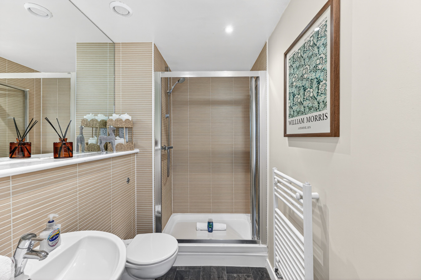 Beautiful Flat • City Centre • Balcony • Secure Parking • Sky TV • Super-Fast WiFi • Yoko Property in 50 Columbia Place - Property image 6 - VivreStays