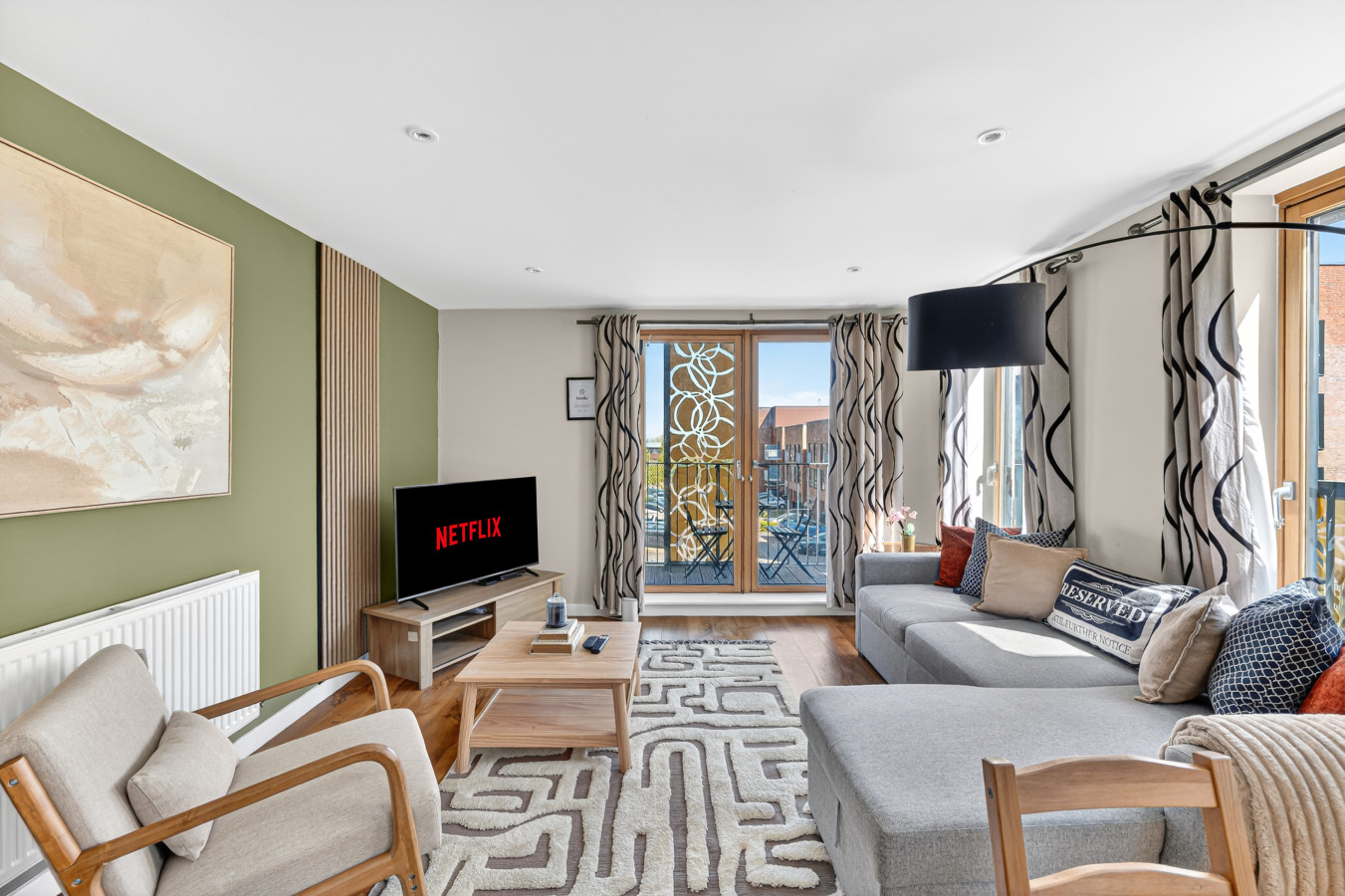 Beautiful Flat • City Centre • Balcony • Secure Parking • Sky TV • Super-Fast WiFi • Yoko Property in 50 Columbia Place - Property image 13 - VivreStays