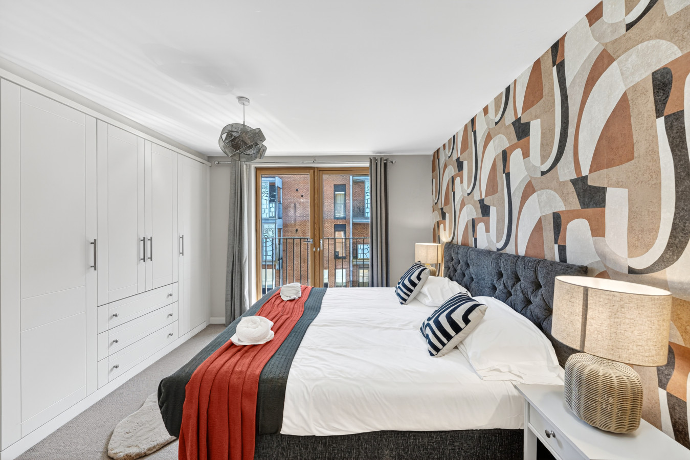 Beautiful Flat • City Centre • Balcony • Secure Parking • Sky TV • Super-Fast WiFi • Yoko Property in 50 Columbia Place - Property image 4 - VivreStays