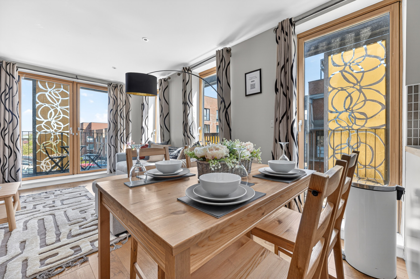 Beautiful Flat • City Centre • Balcony • Secure Parking • Sky TV • Super-Fast WiFi • Yoko Property in 50 Columbia Place - Property image 19 - VivreStays
