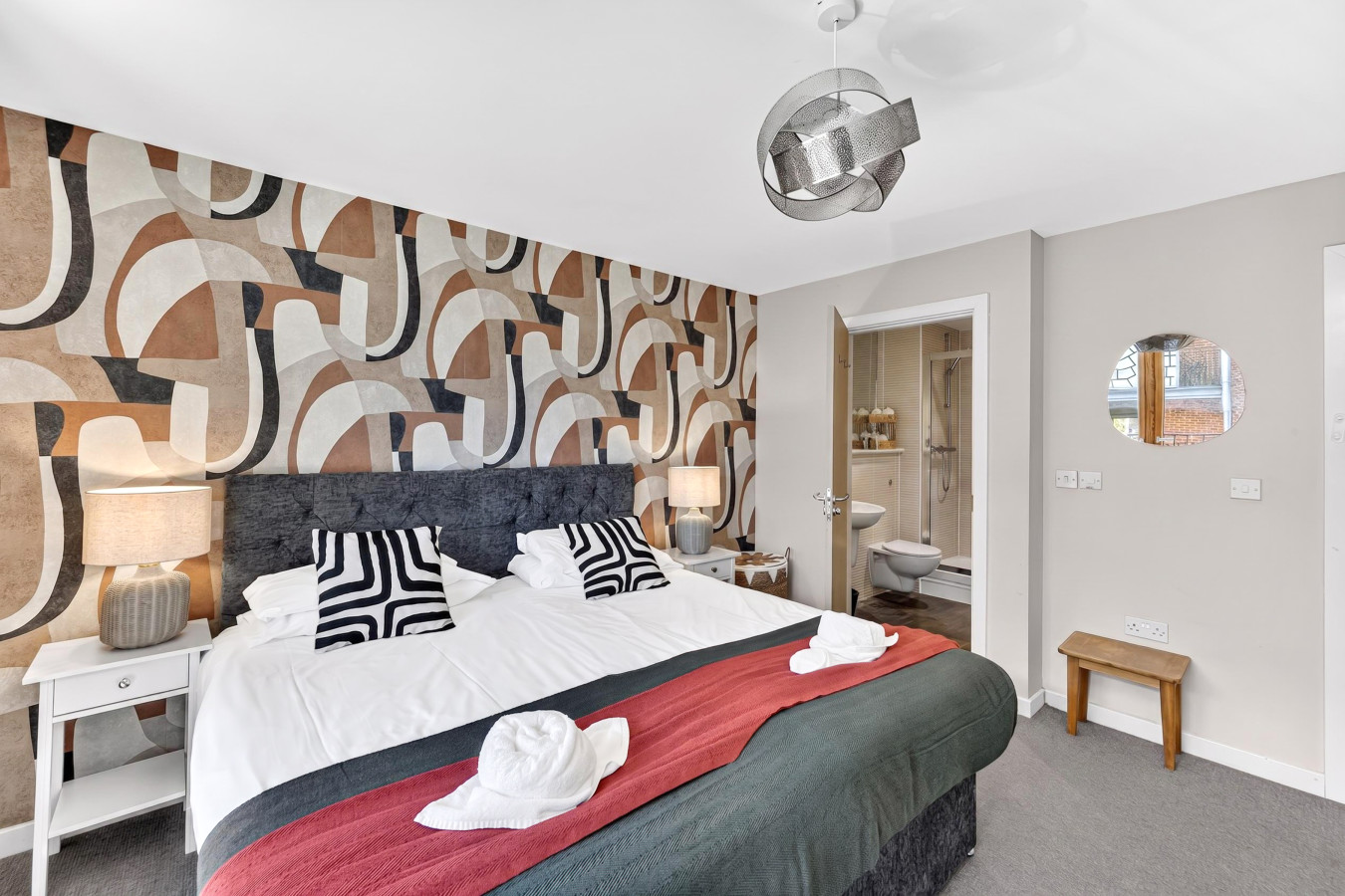 Beautiful Flat • City Centre • Balcony • Secure Parking • Sky TV • Super-Fast WiFi • Yoko Property in 50 Columbia Place - Property image 5 - VivreStays
