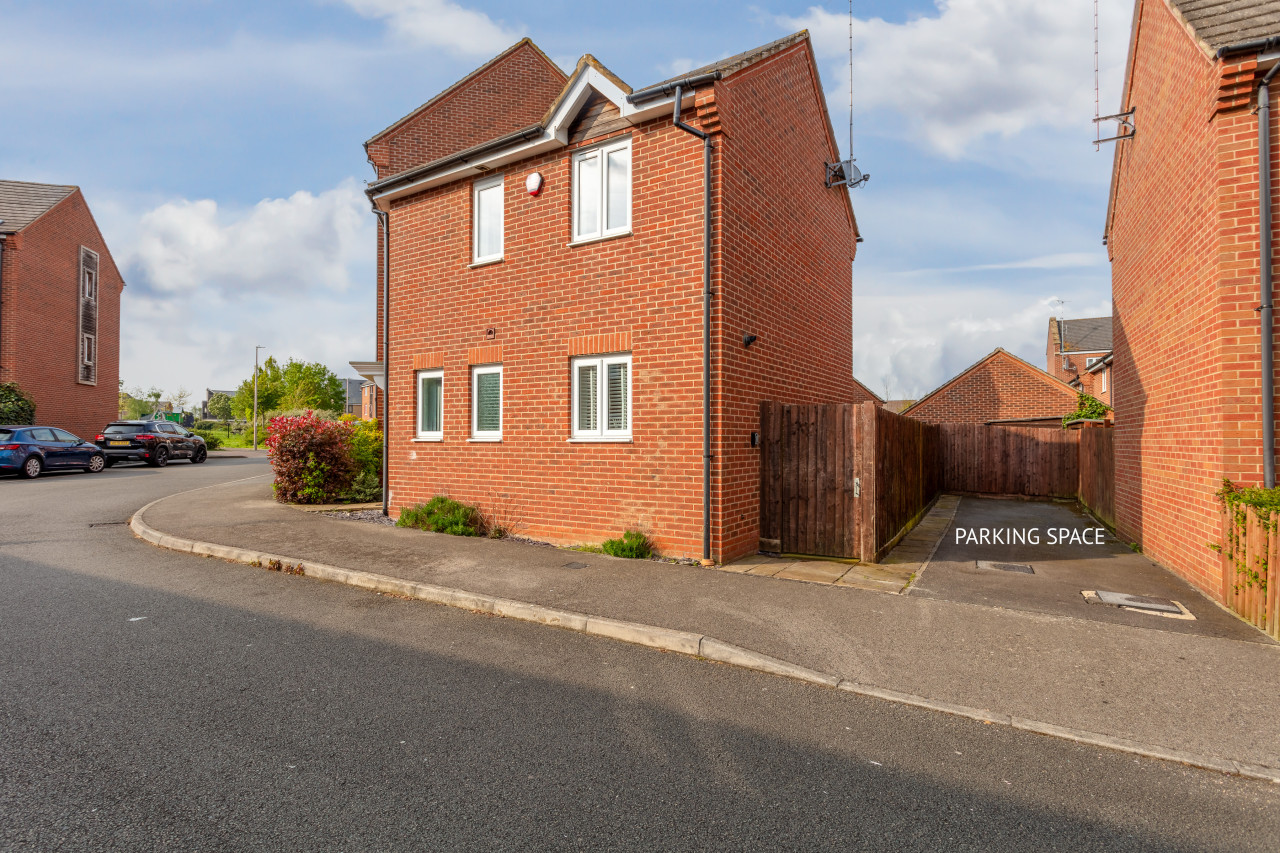 Oakridge House • Parking • Fast WiFi • Smart TVs • Garden • Self-Check-In in 32 Winchcombe Meadows - Property image 29 - VivreStays