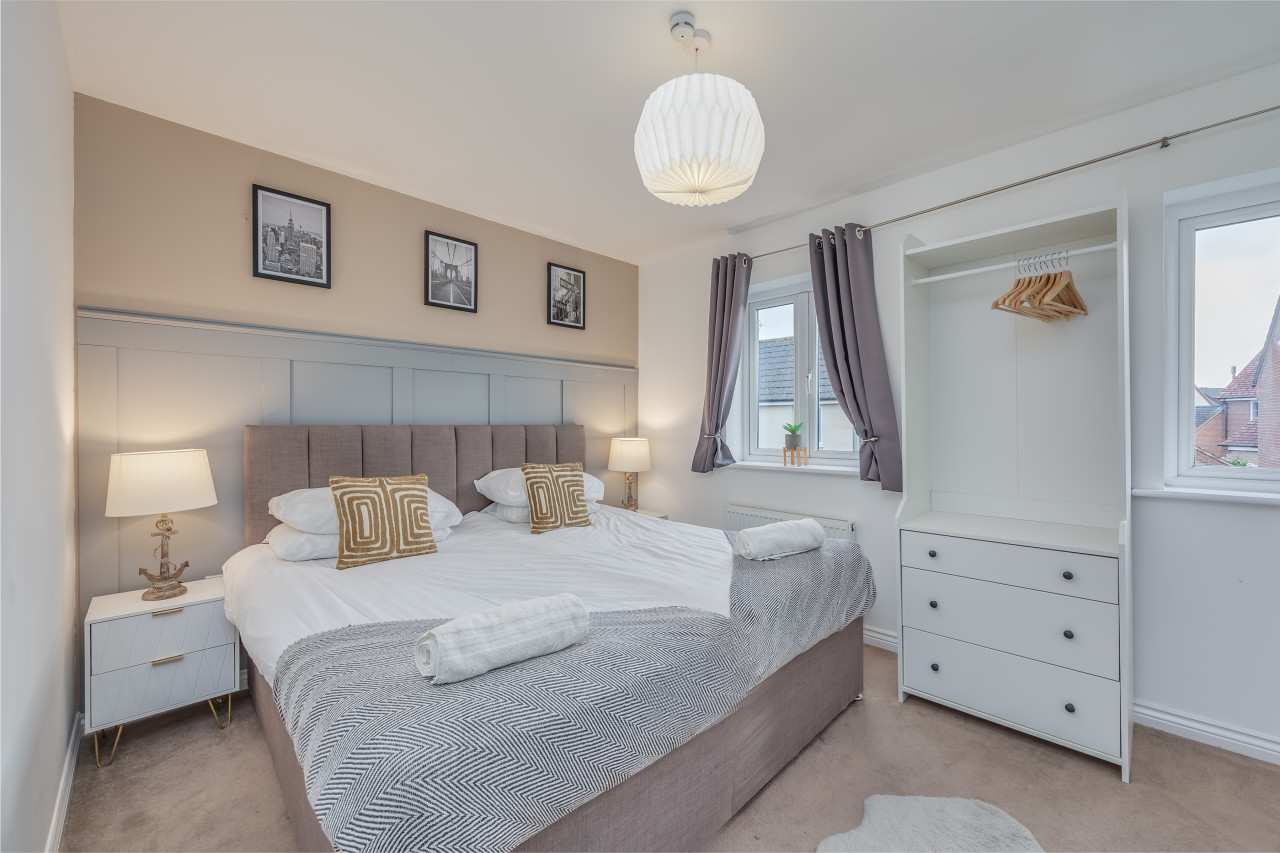 Oakridge House • Parking • Fast WiFi • Smart TVs • Garden • Self-Check-In in 32 Winchcombe Meadows - Property image 15 - VivreStays