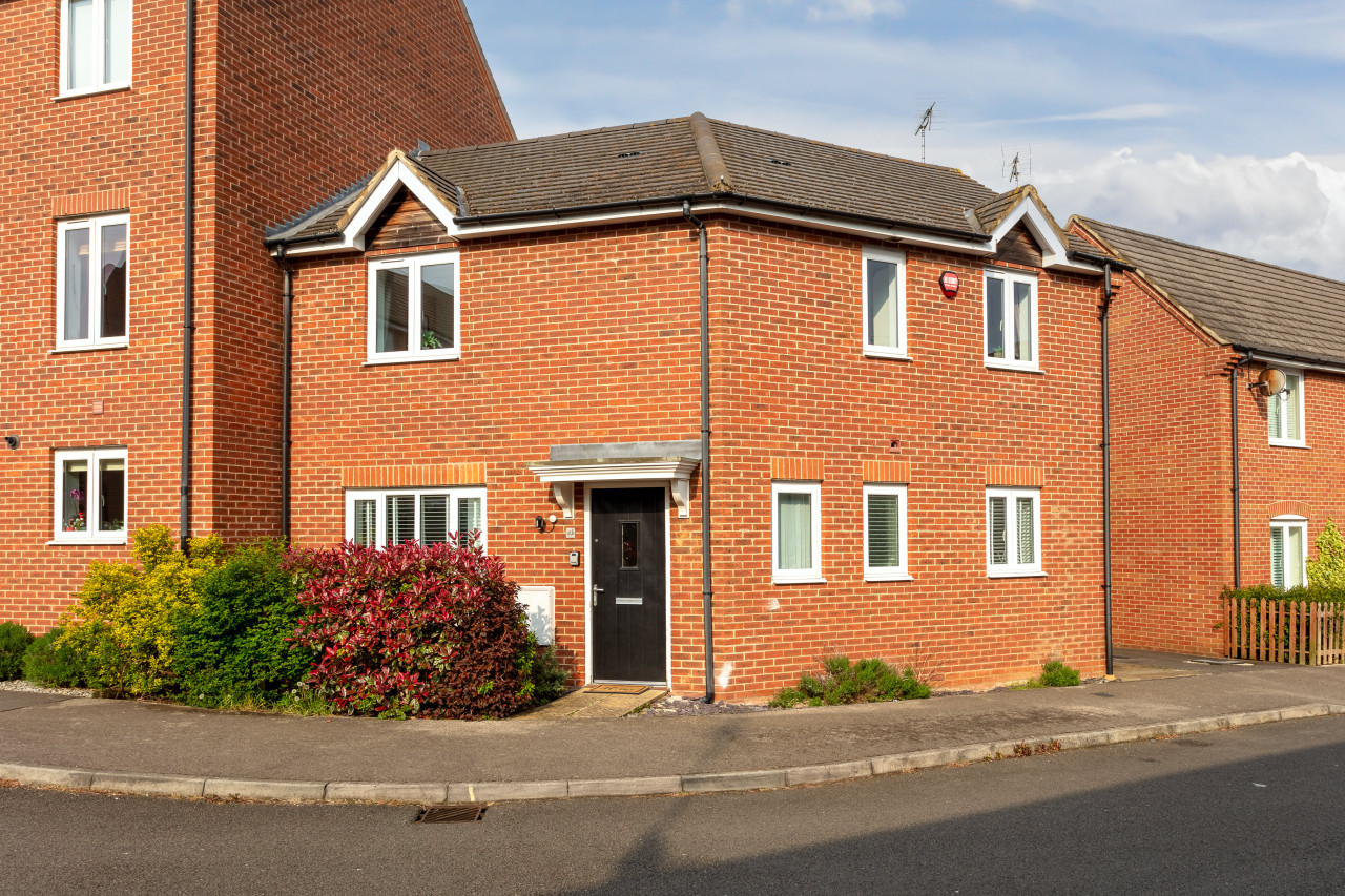 Oakridge House • Parking • Fast WiFi • Smart TVs • Garden • Self-Check-In in 32 Winchcombe Meadows - Property image 28 - VivreStays