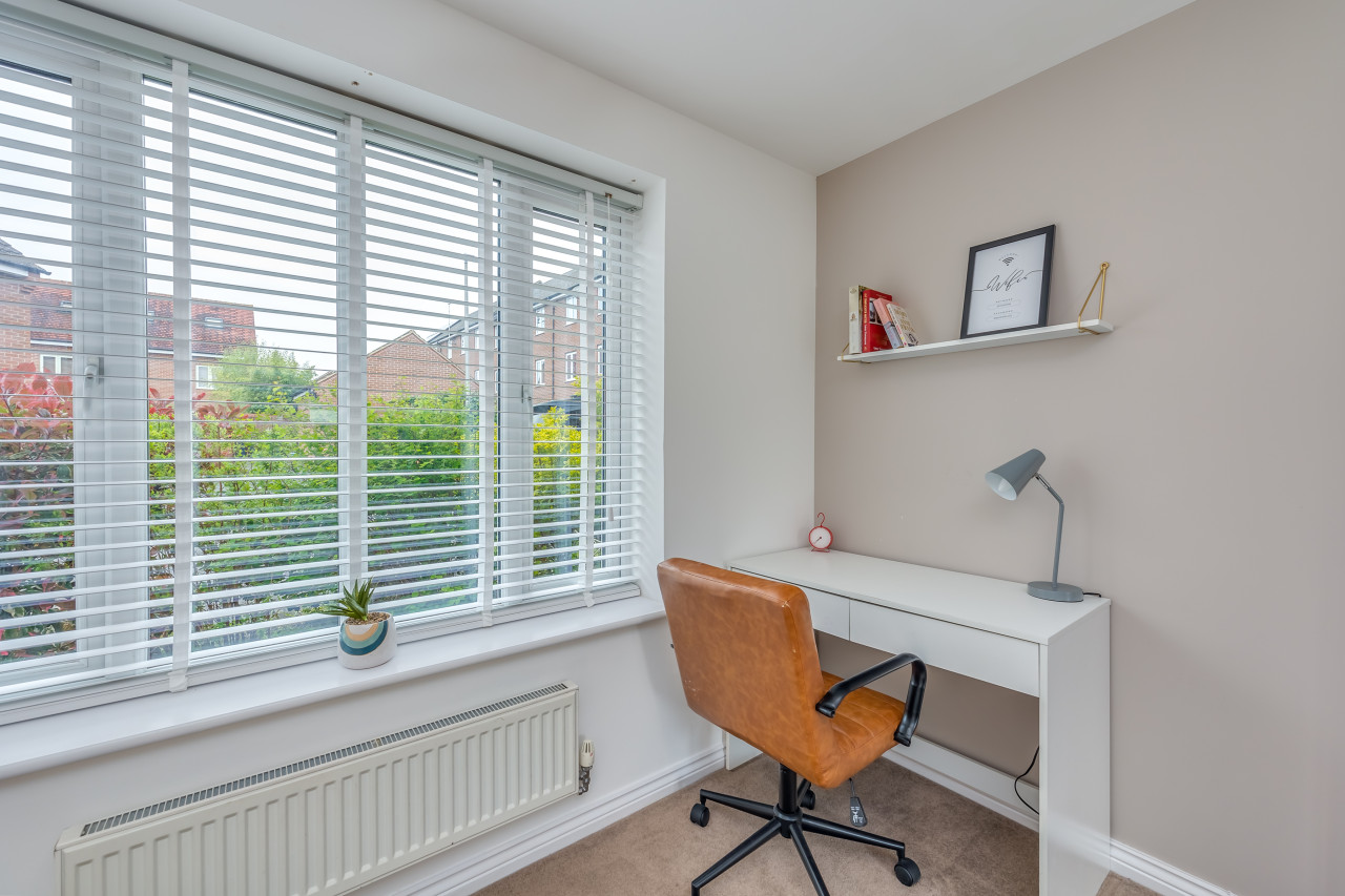 Oakridge House • Parking • Fast WiFi • Smart TVs • Garden • Self-Check-In in 32 Winchcombe Meadows - Property image 6 - VivreStays