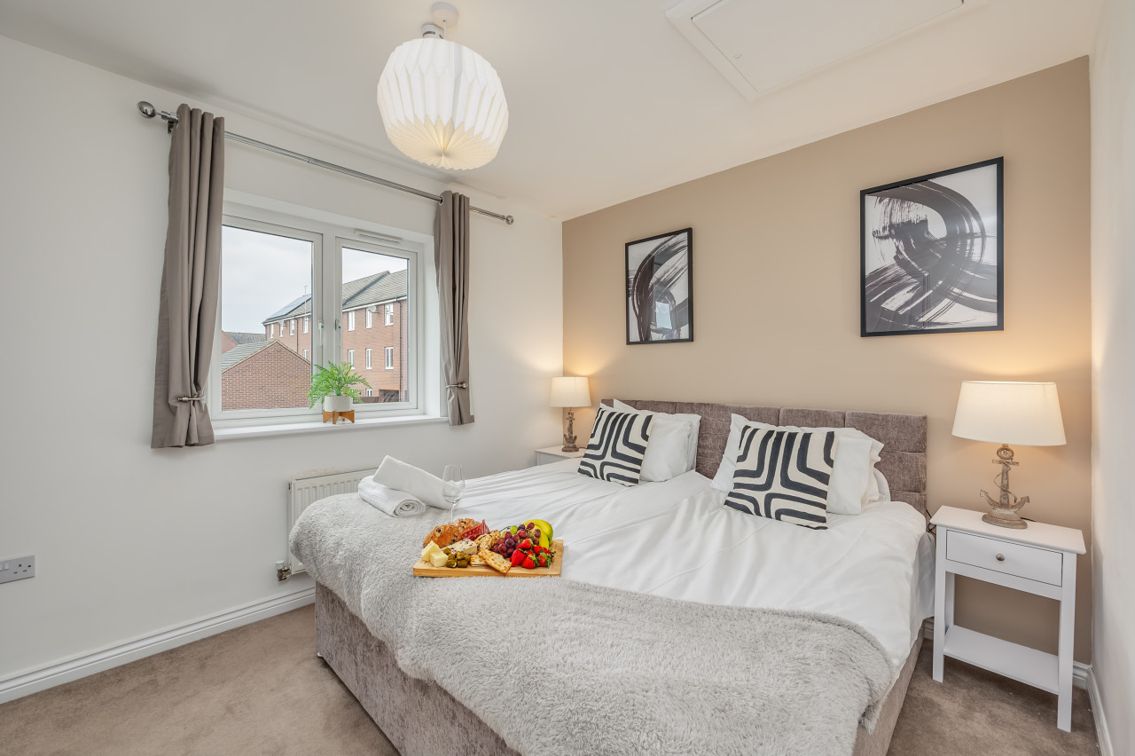 Oakridge House • Parking • Fast WiFi • Smart TVs • Garden • Self-Check-In in 32 Winchcombe Meadows - Property image 21 - VivreStays