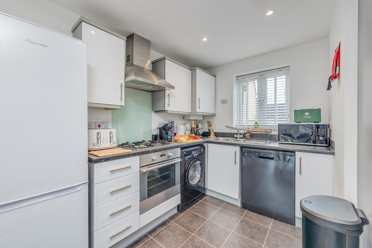 Oakridge House • Parking • Fast WiFi • Smart TVs • Garden • Self-Check-In in 32 Winchcombe Meadows - Property image 10 - VivreStays