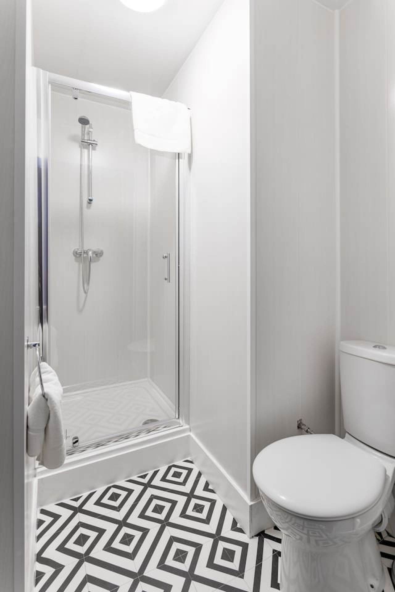 Studio 1 • City Centre • En-Suite Shower • Fast WiFi • Smart TV in 138 Borough Road Studio 1 - Property image 6 - VivreStays