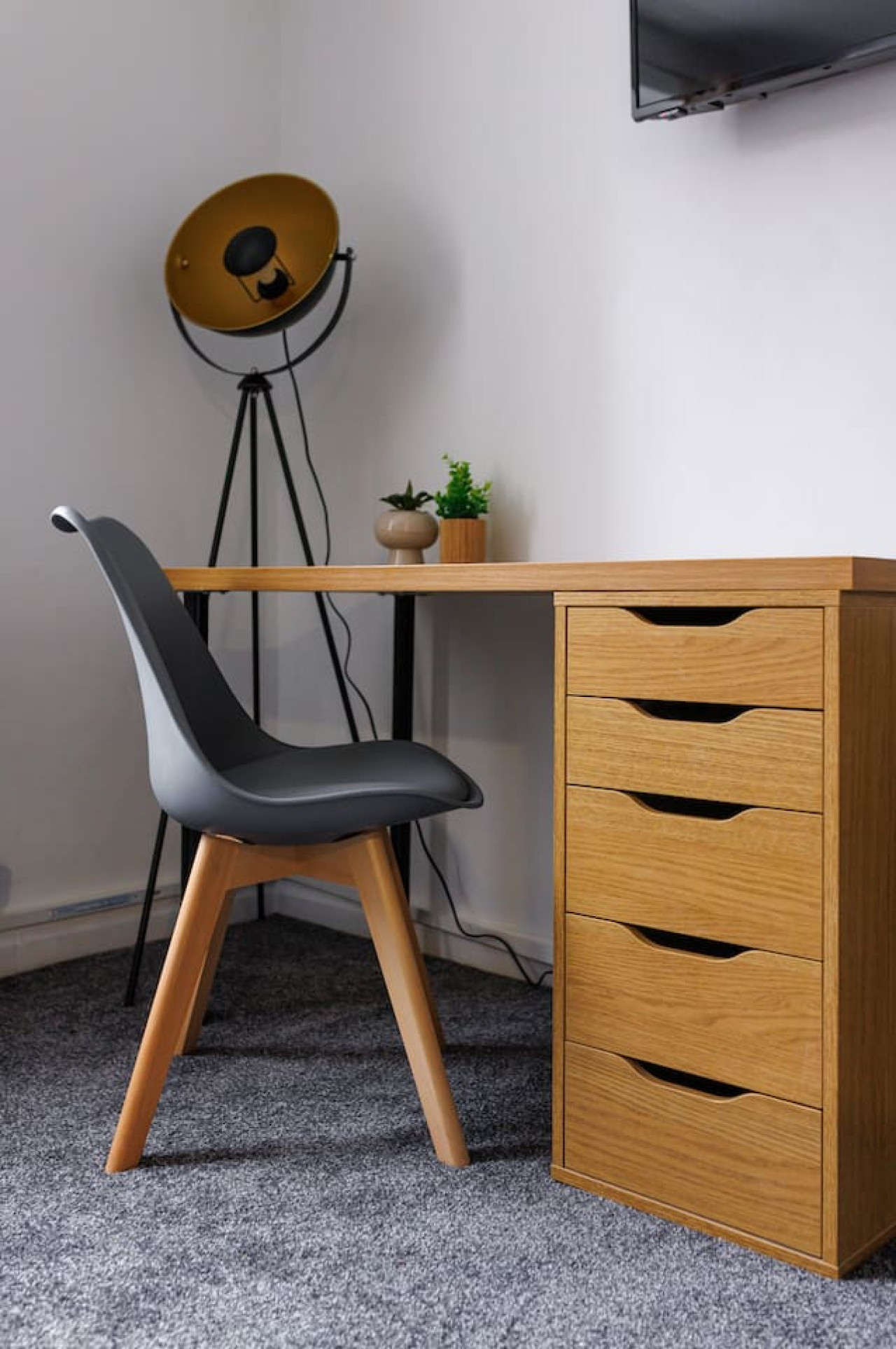 Studio 3 • City Centre • En-Suite Shower • Fast WiFi • Smart TV in 138 Borough Road Studio 3 - Property image 6 - VivreStays