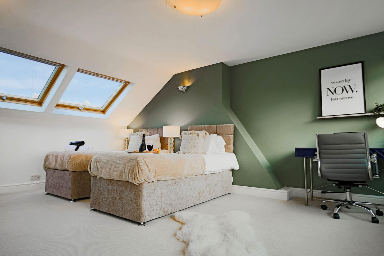 Thrift House • Central Location • Pool Table • Free Parking • Smart TV • Fast WiFi in 104 Lower Thrift Street - Property image 12 - VivreStays